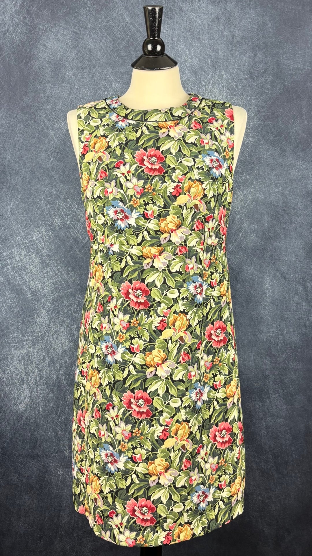 Robe droite florale Tristan, taille 8. Vue de face.
