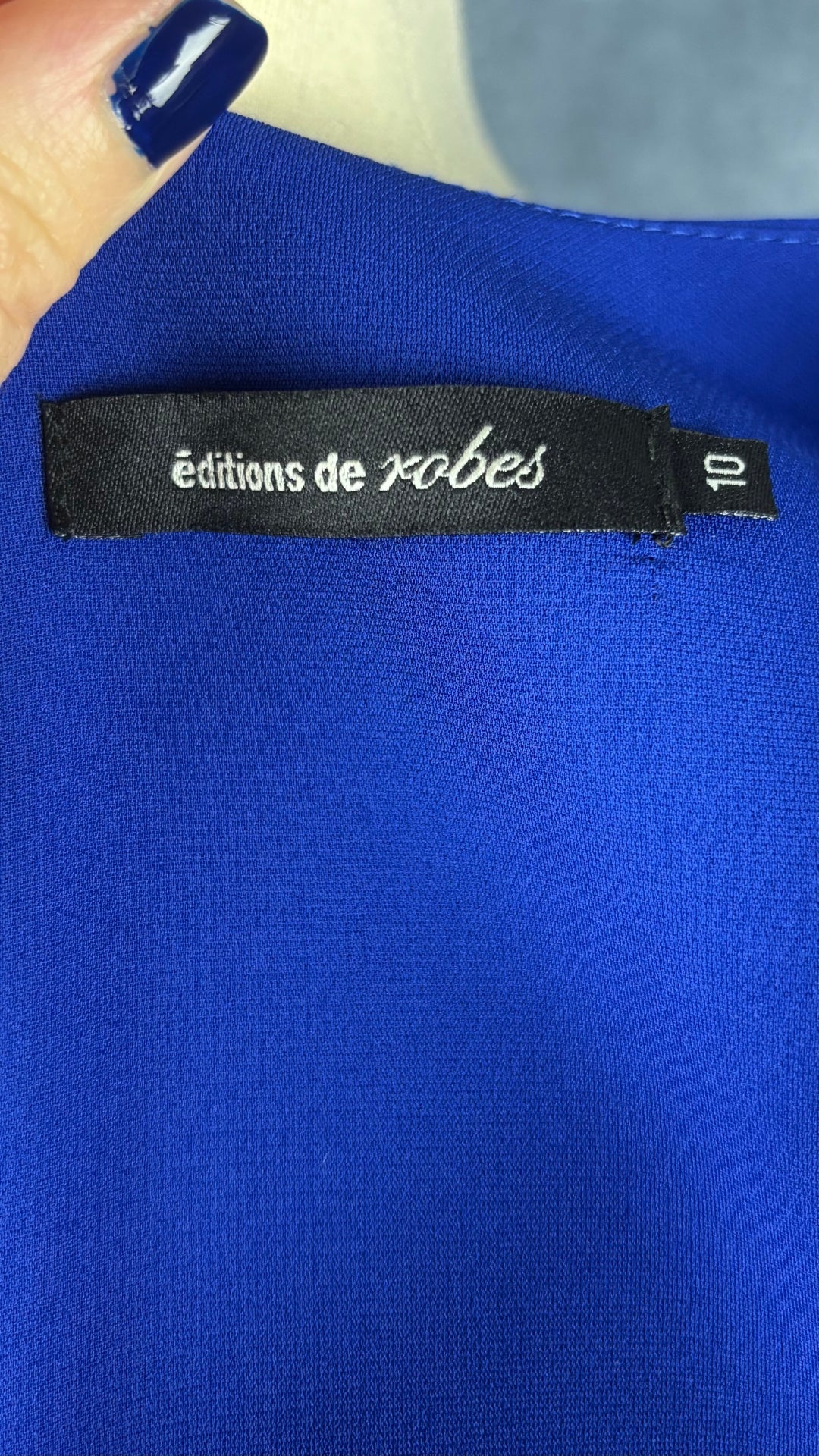 Robe droite bleu royal avec poches Éditions de robes, taille 10 (l). Vue de l'étiquette.