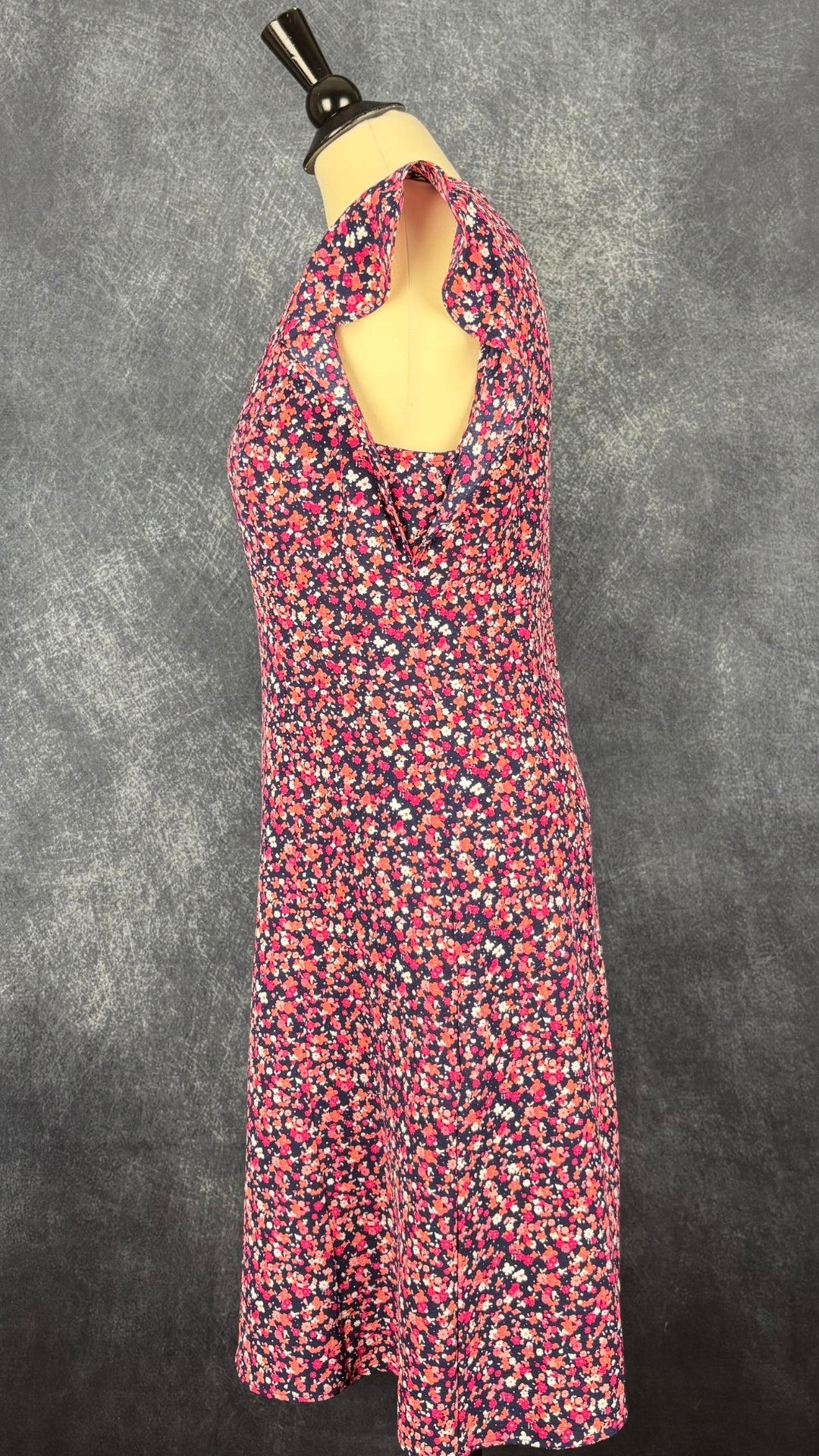 Robe fleurie manches à volants Michael Kors, taille medium. Vue de côté.