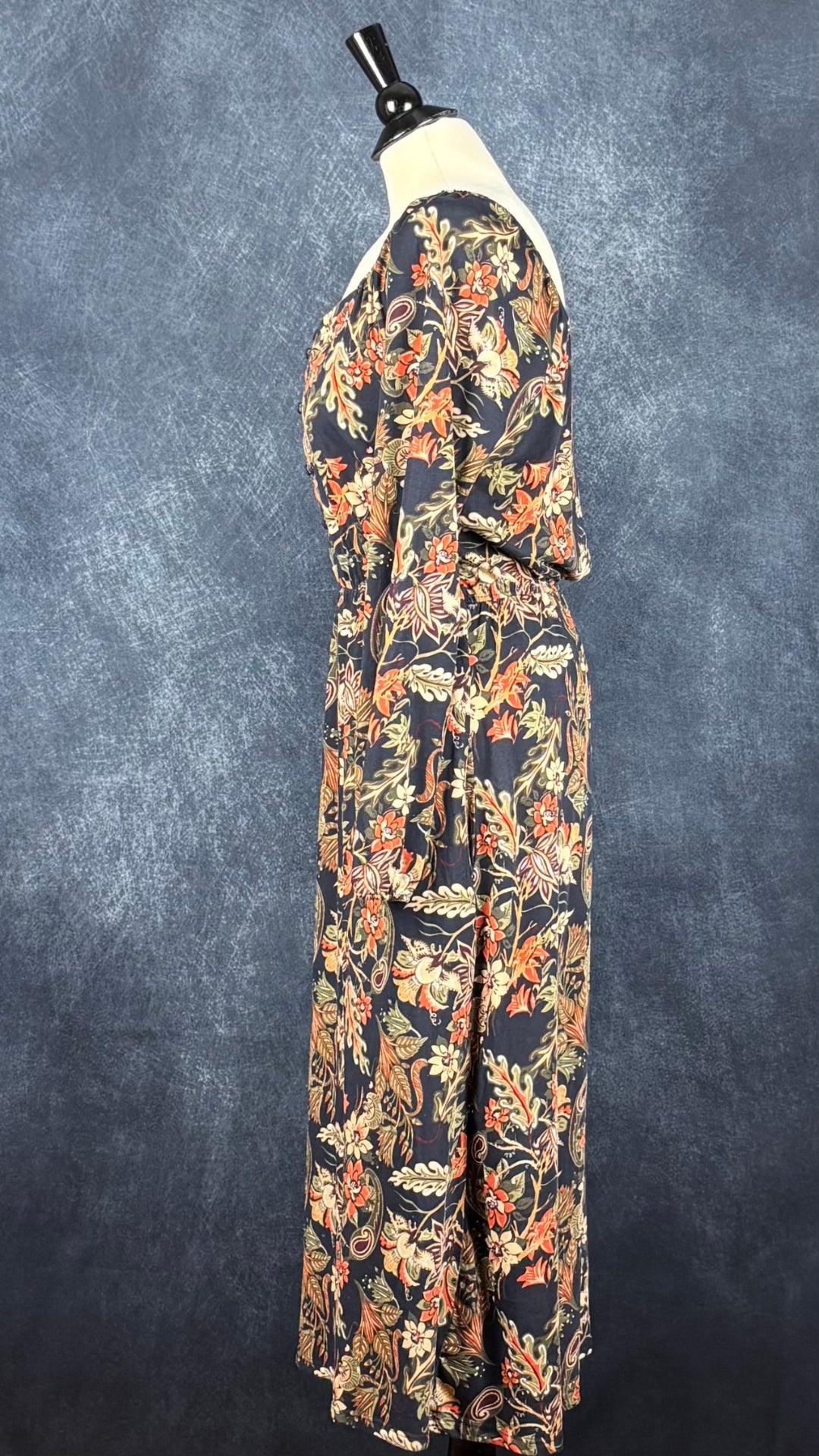 Robe fleurs automnales en doux jersey de coton Mexx, taille medium. Vue de côté.