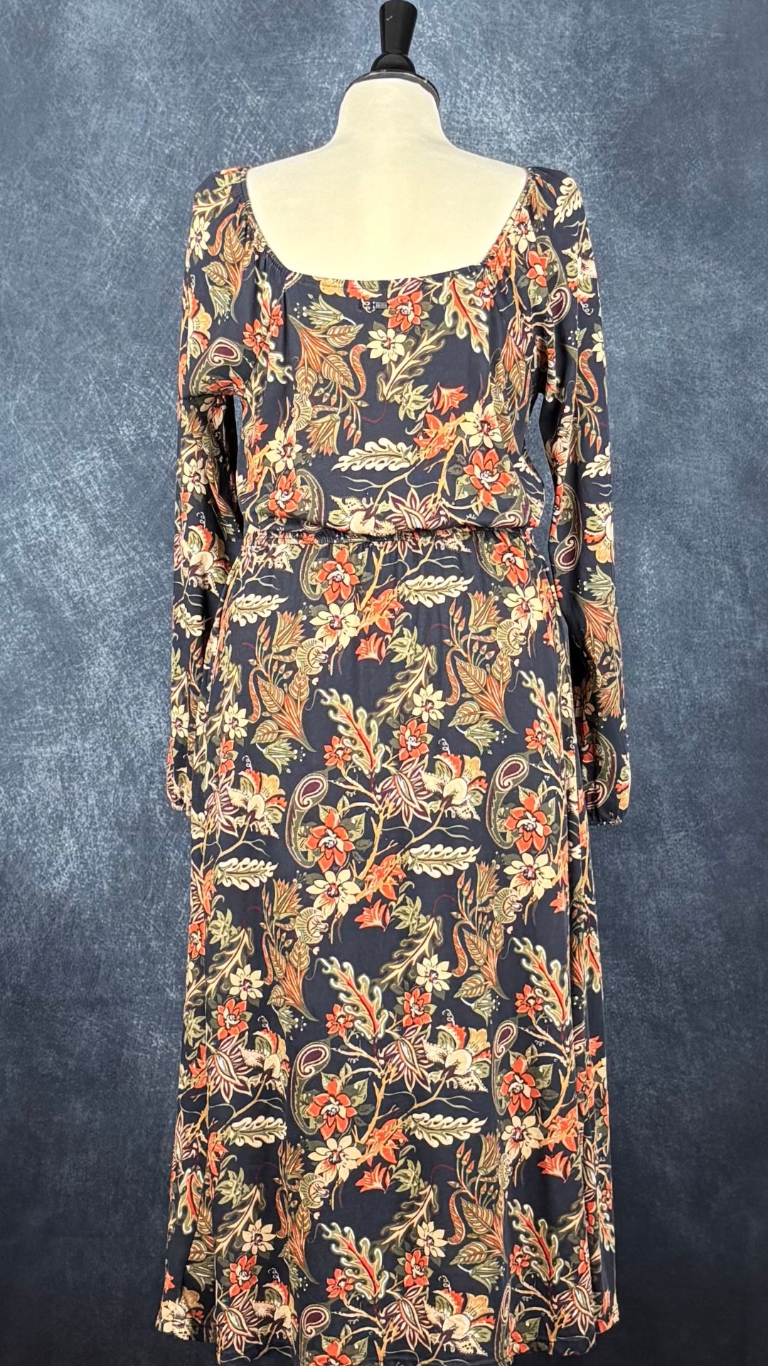 Robe fleurs automnales en doux jersey de coton Mexx, taille medium. Vue de dos.