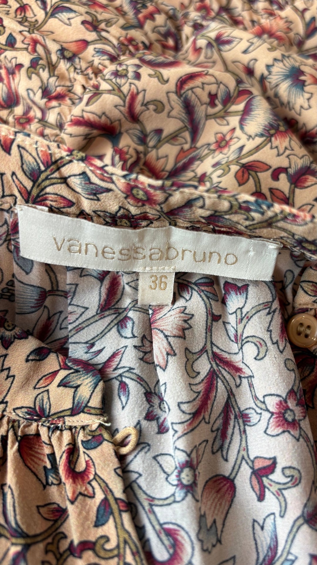 Robe florale en soie et viscose Vanessa Bruno, taille 36 (xs/s). Vue de l'étiquette.