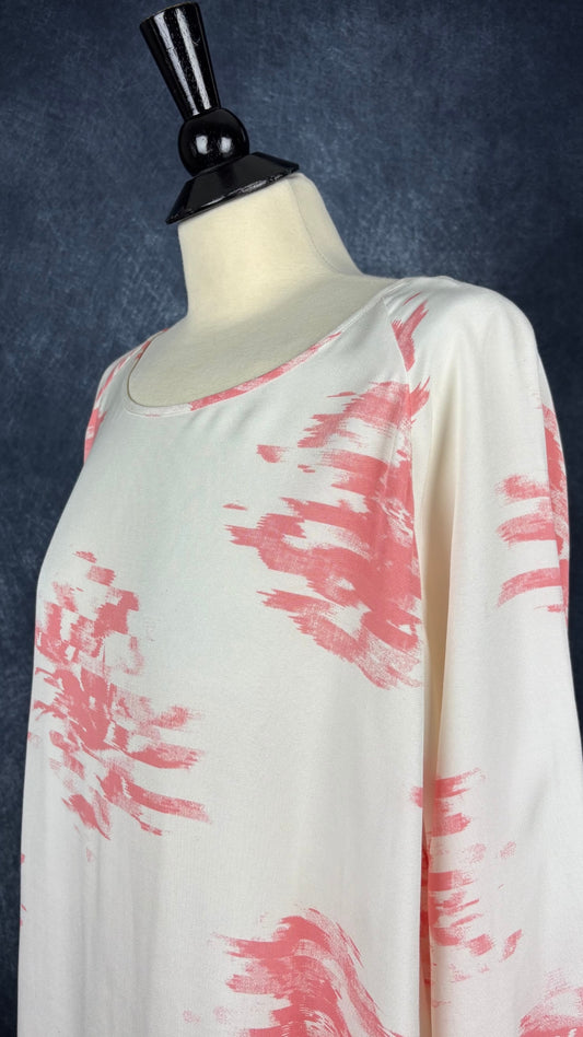 Robe fluide confortable à motif floral corail Part Two, taille 44 (l/xl). Vue de l'encolure.