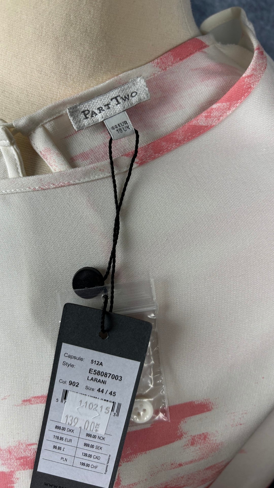 Robe fluide confortable à motif floral corail Part Two, taille 44 (l/xl). Vue de l'étiquette.