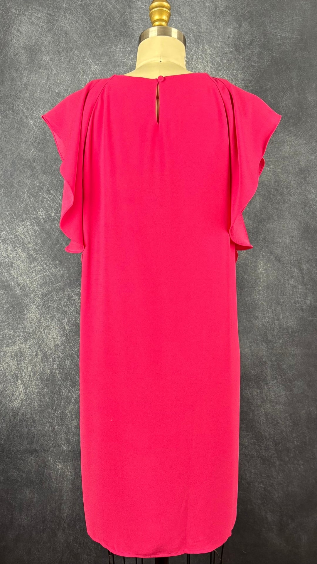 Robe fuchsia fluide à manches volantées, BCBG MaxAzria, taille small. Vue de dos.