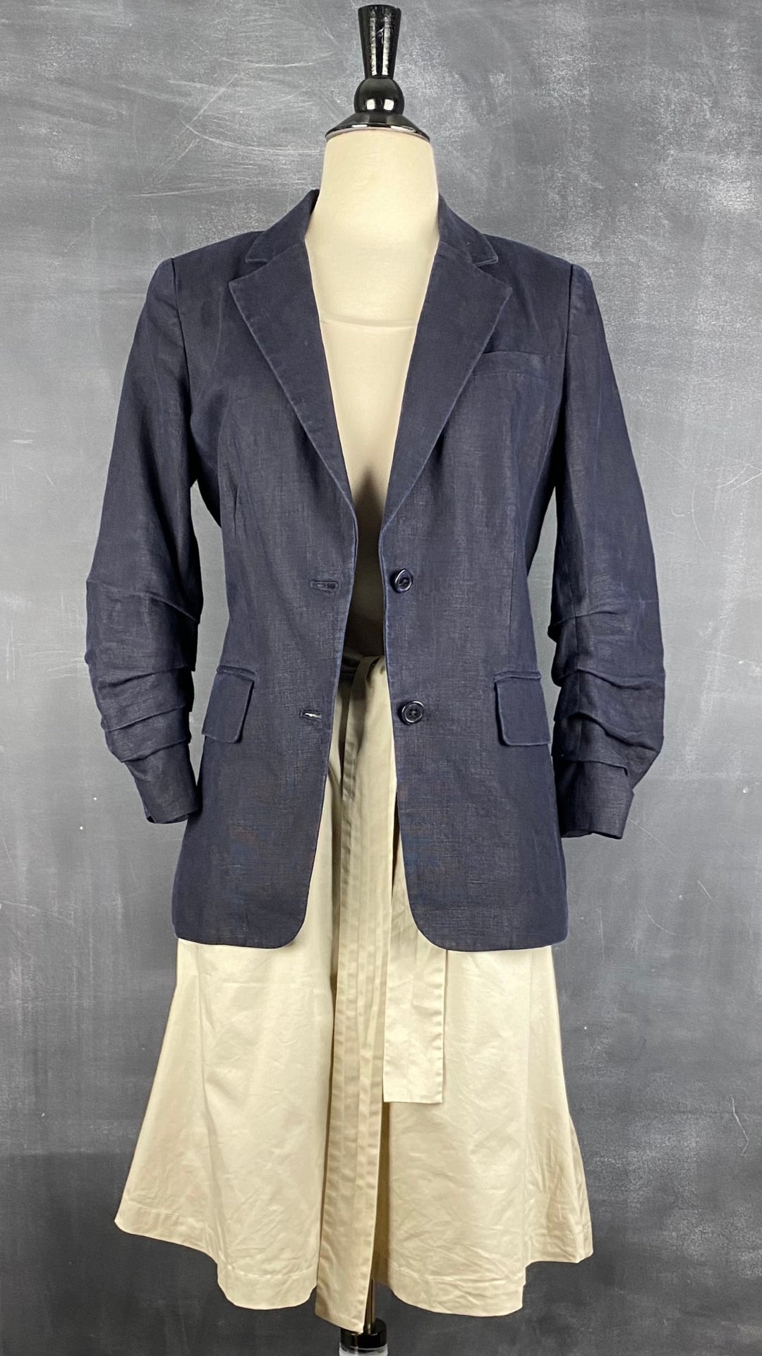 Robe greige bi-matière avec poches Tristan & Iseut, taille small. Vue de l'agencement avec le blazer Michael Kors.