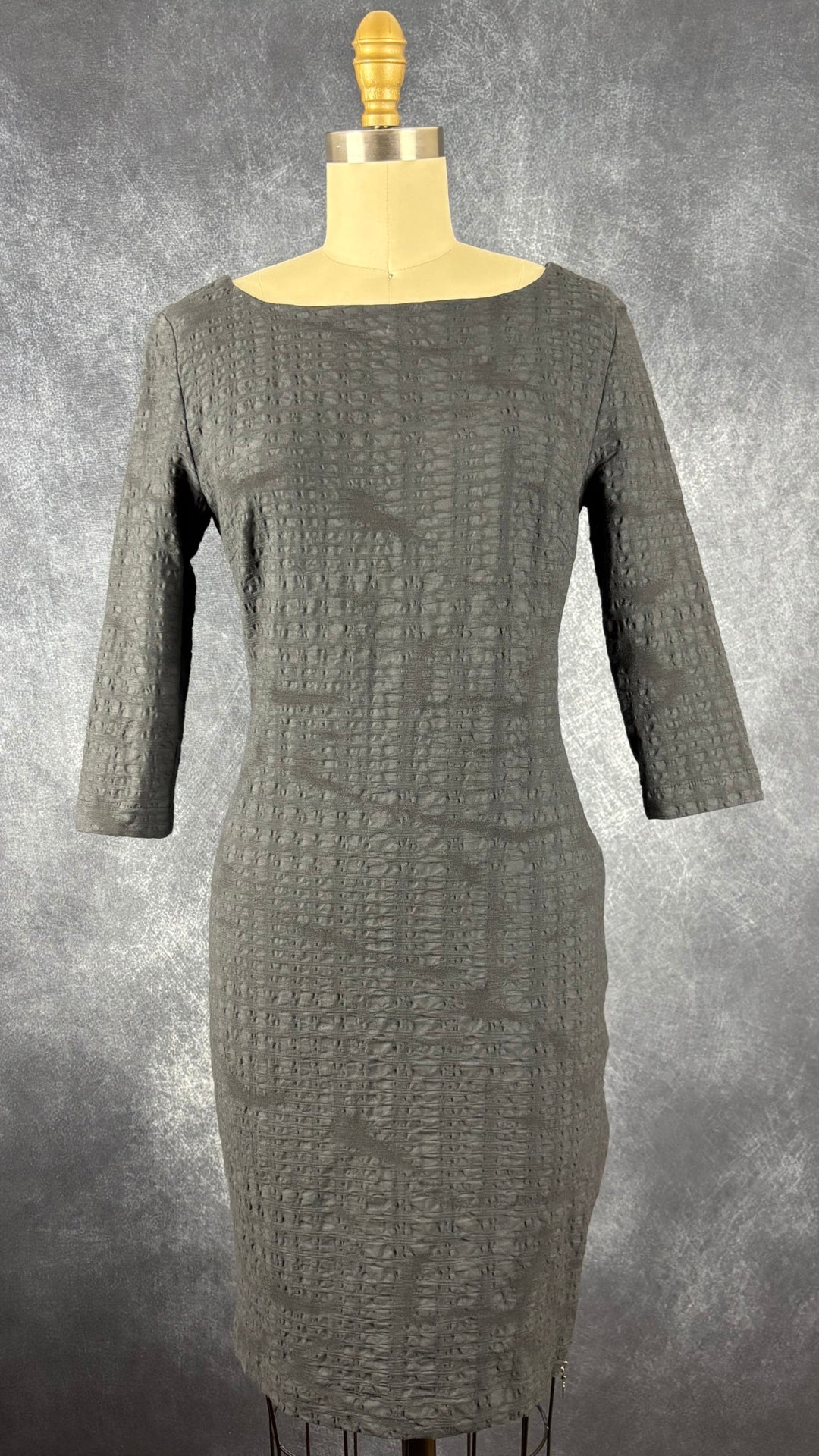 Robe gris charcoal texturée Sarah Pacini, taille 1 (xs/s). Vue de face.