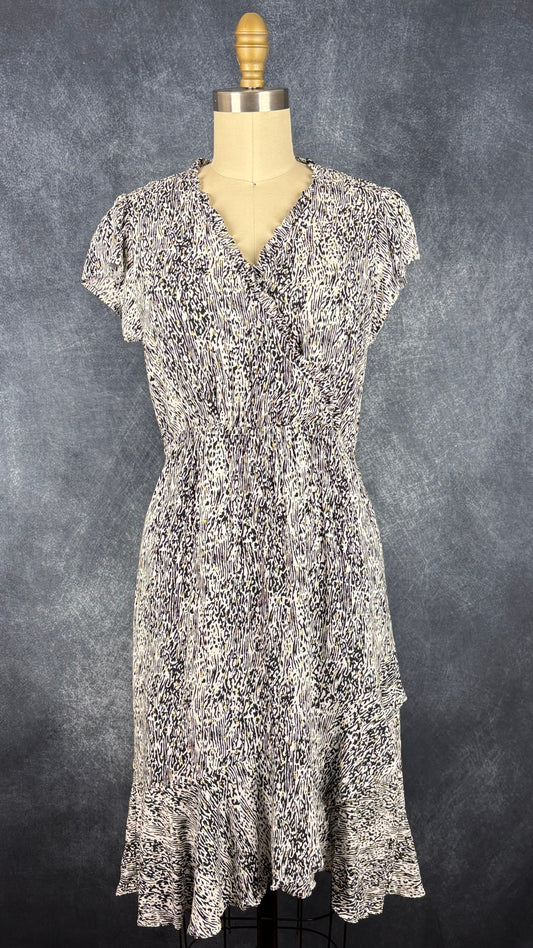 Robe légère et festive à motif noir et doré Suncoo, taille 1 (small). Vue de face.