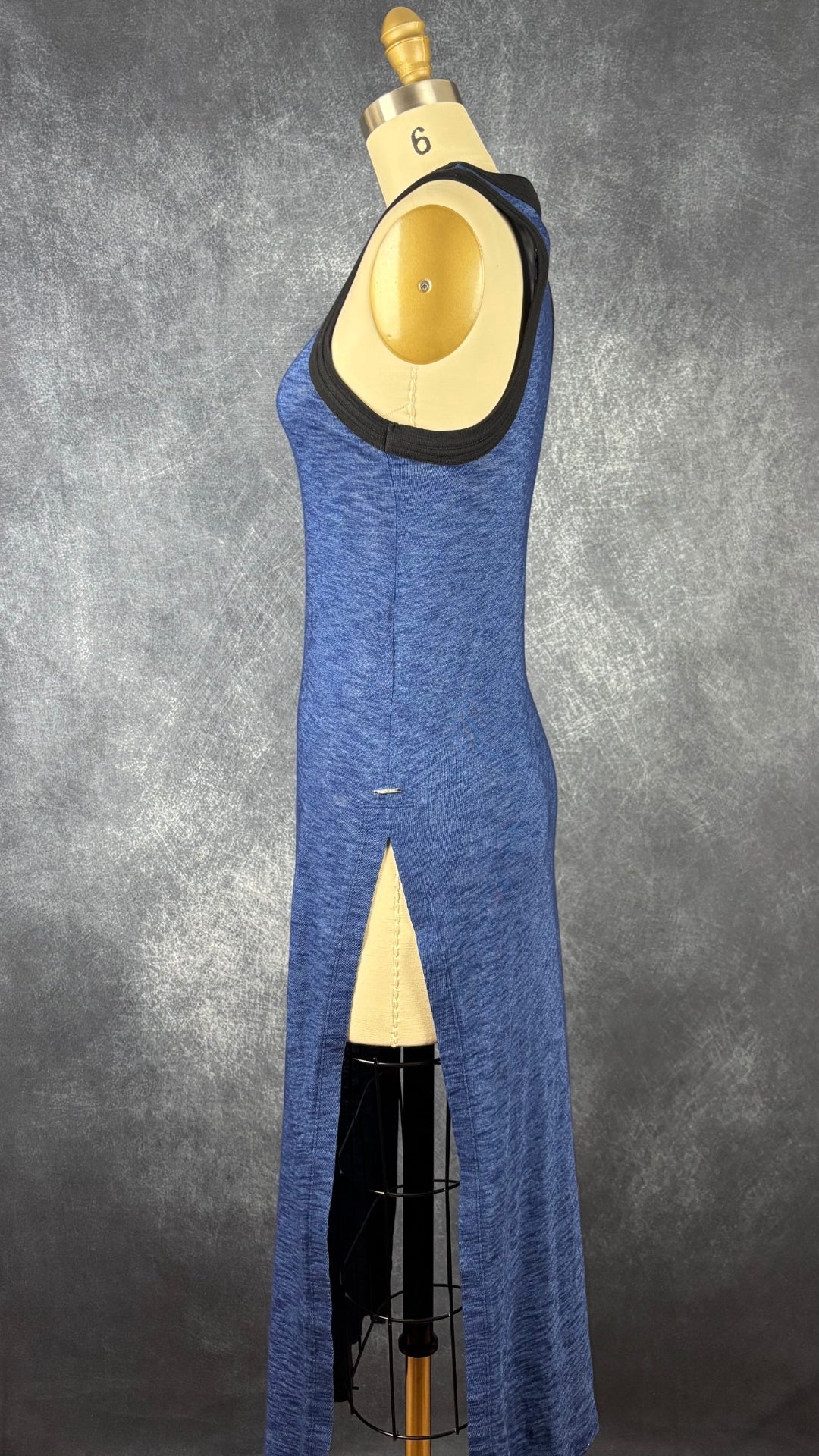 Robe longue de plage bleue Diesel, taille xs. Vue de côté.