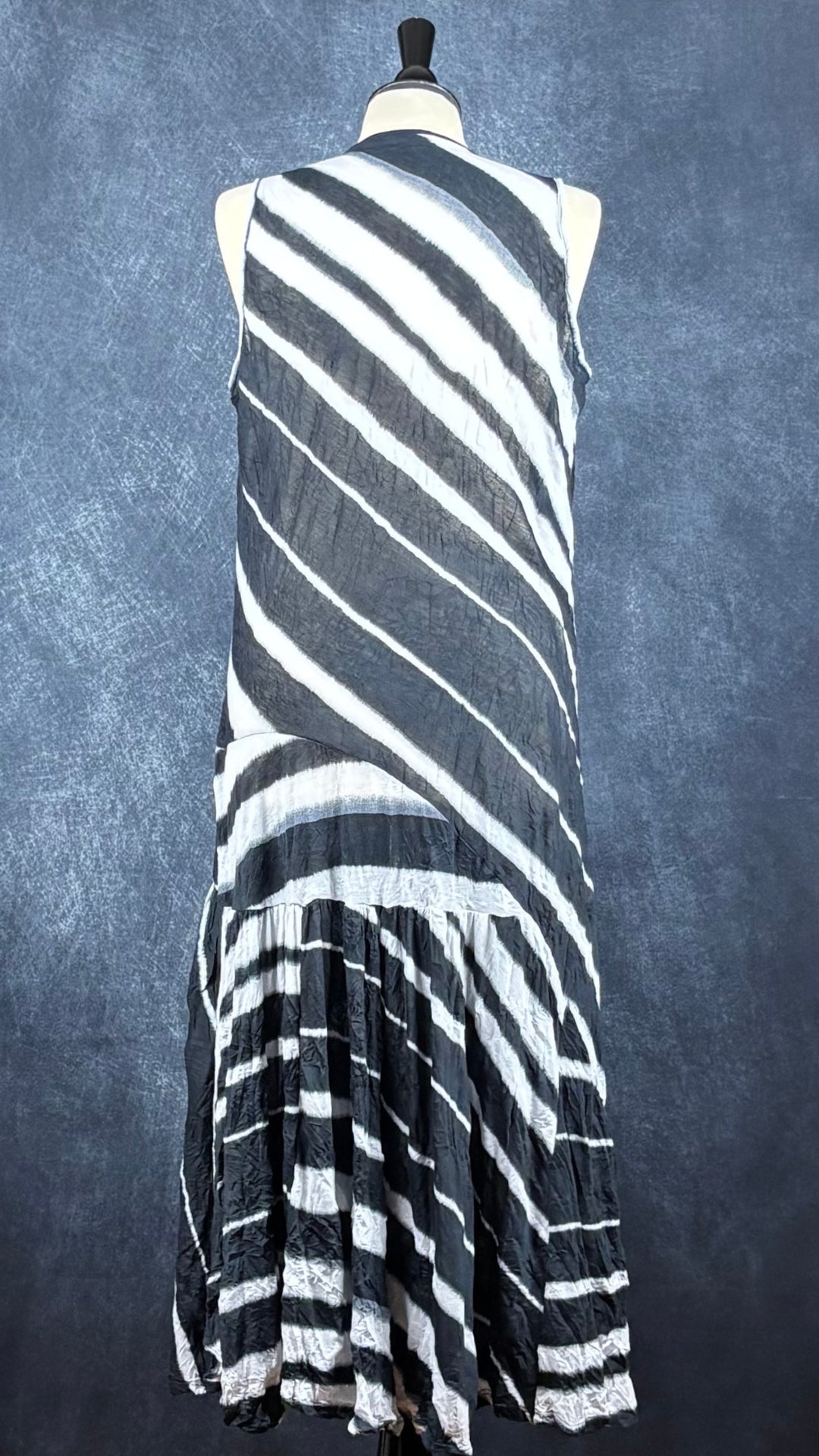 Robe longue effet froissé Lauren Vidal, taille xxl (convient mieux à large). Vue de dos.