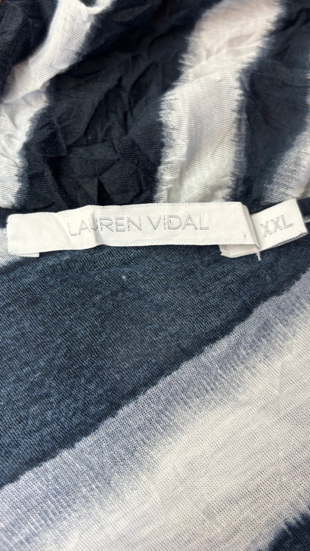 Robe longue effet froissé Lauren Vidal, taille xxl (convient mieux à large). Vue de l'étiquette.