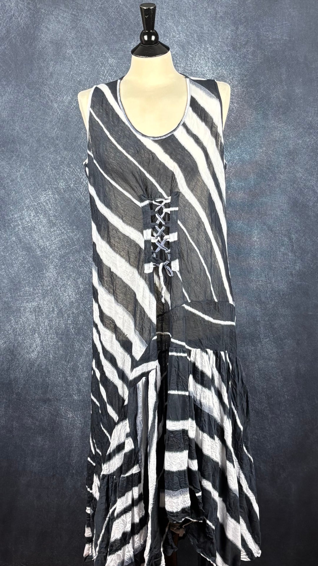 Robe longue effet froissé Lauren Vidal, taille xxl (convient mieux à large). Vue de face.