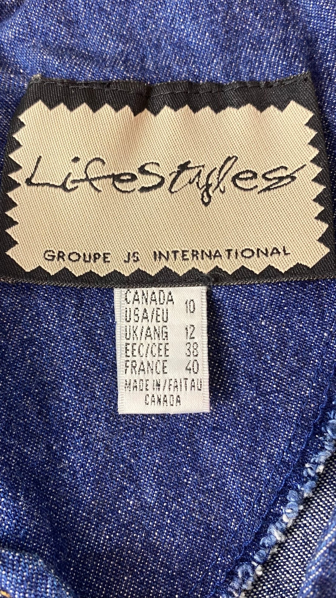 Robe longue en jeans vintage taille 10. Vue de l'étiquette de marque et taille.