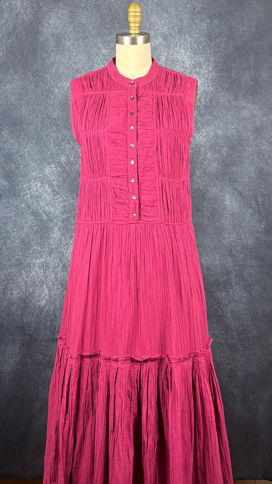 Robe longue finement plissée rose framboise Joie, taille small. Vue de face.