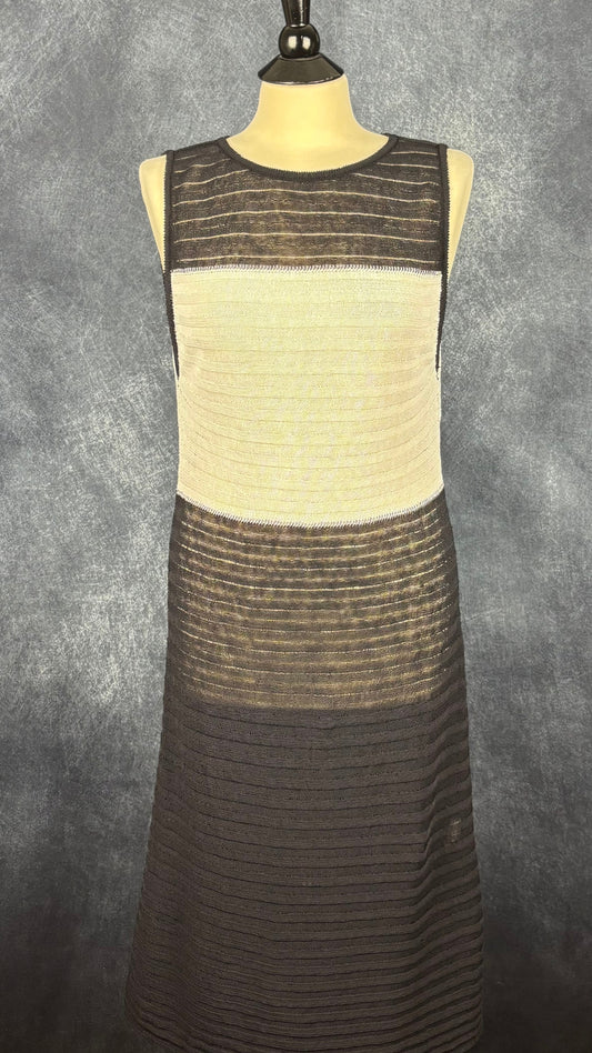 Robe en maille fine ajourée noir et crème en mélange de lin Sarah Pacini, taille unique. Vue de face.