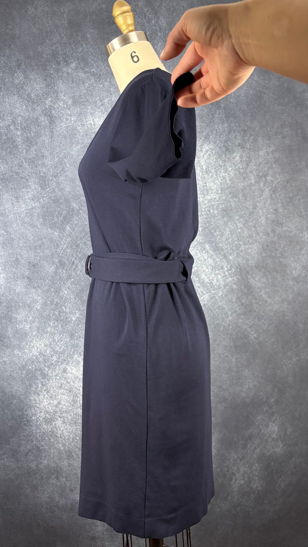 Robe marine encolure en V Massimo Dutti, taille xs. Vue de côté.