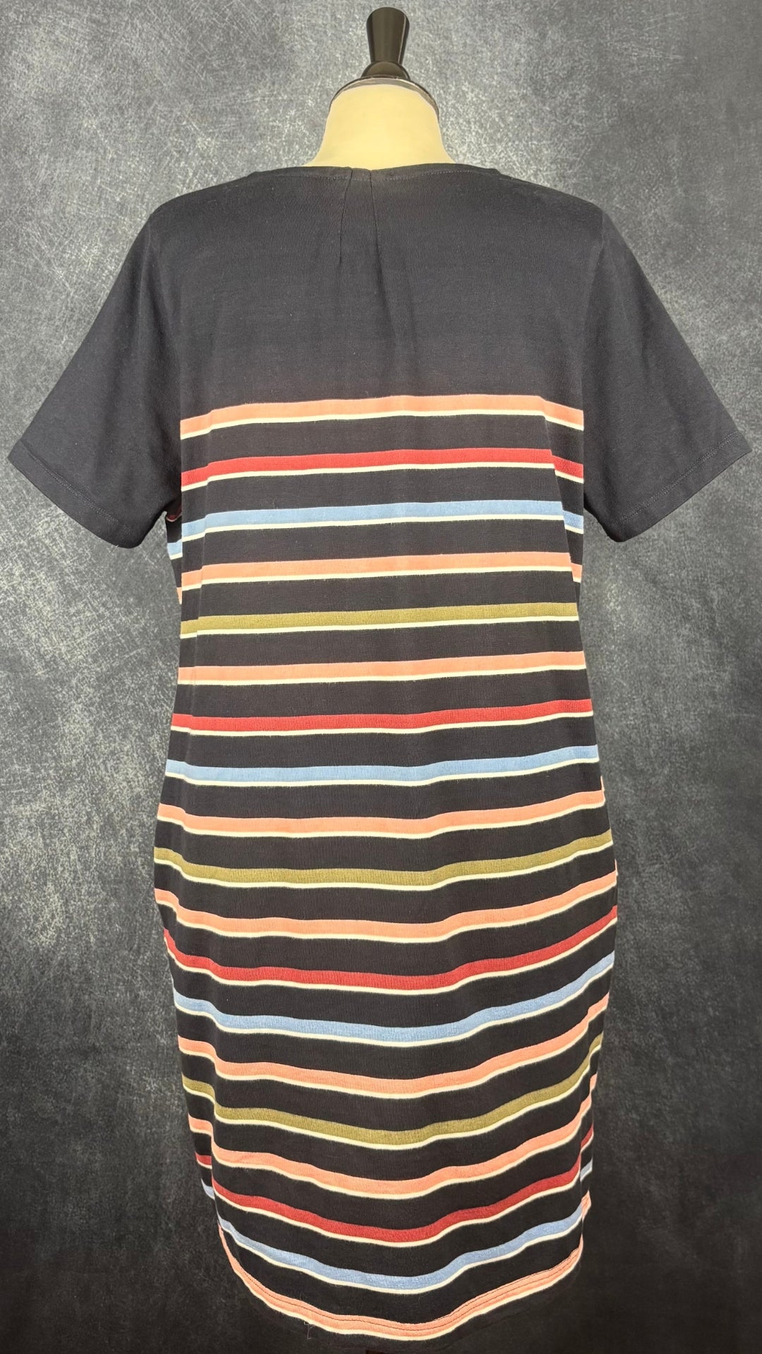 Robe marine à rayures colorées et poches Barbour, taille 12 (l). Vue de dos.