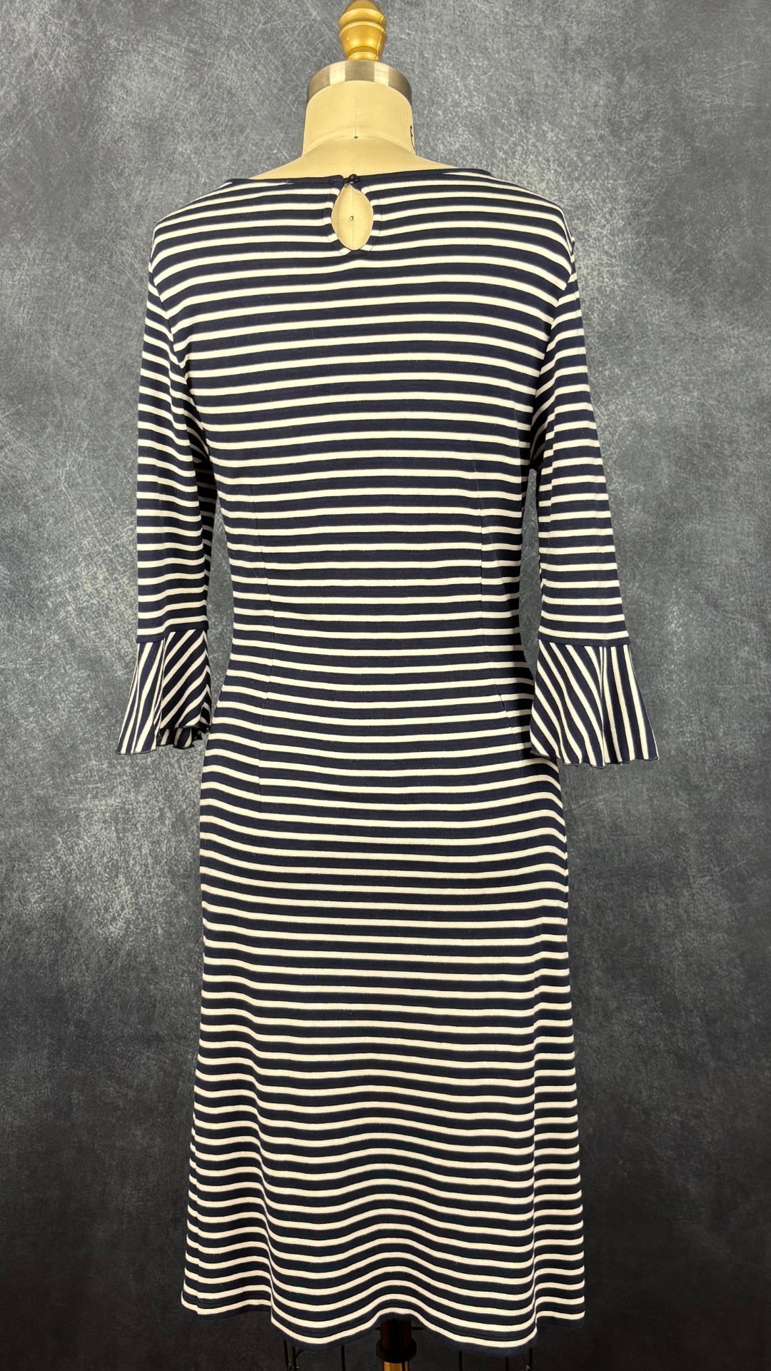 Robe marinière marine et blanc à manches évasées Olsen, taille small. Vue de dos.