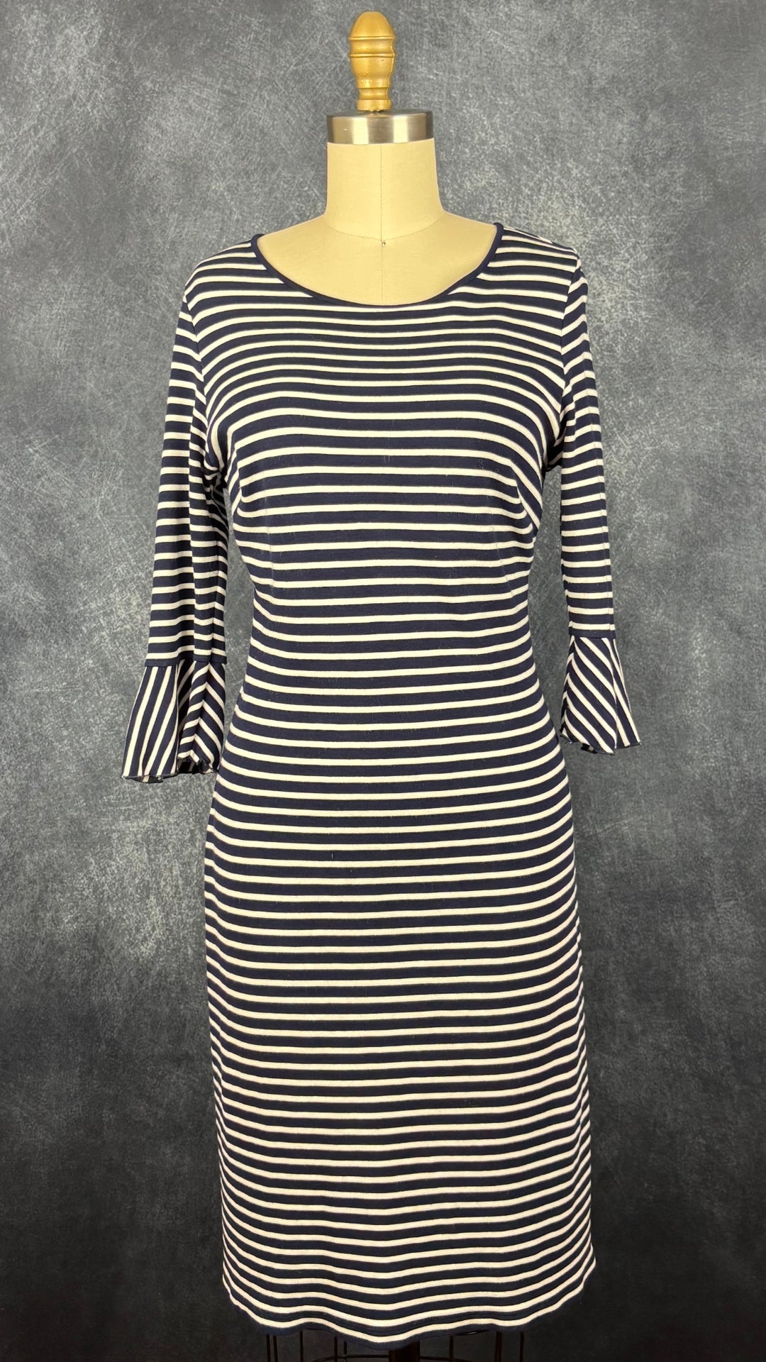 Robe marinière marine et blanc à manches évasées Olsen, taille small. Vue de face.