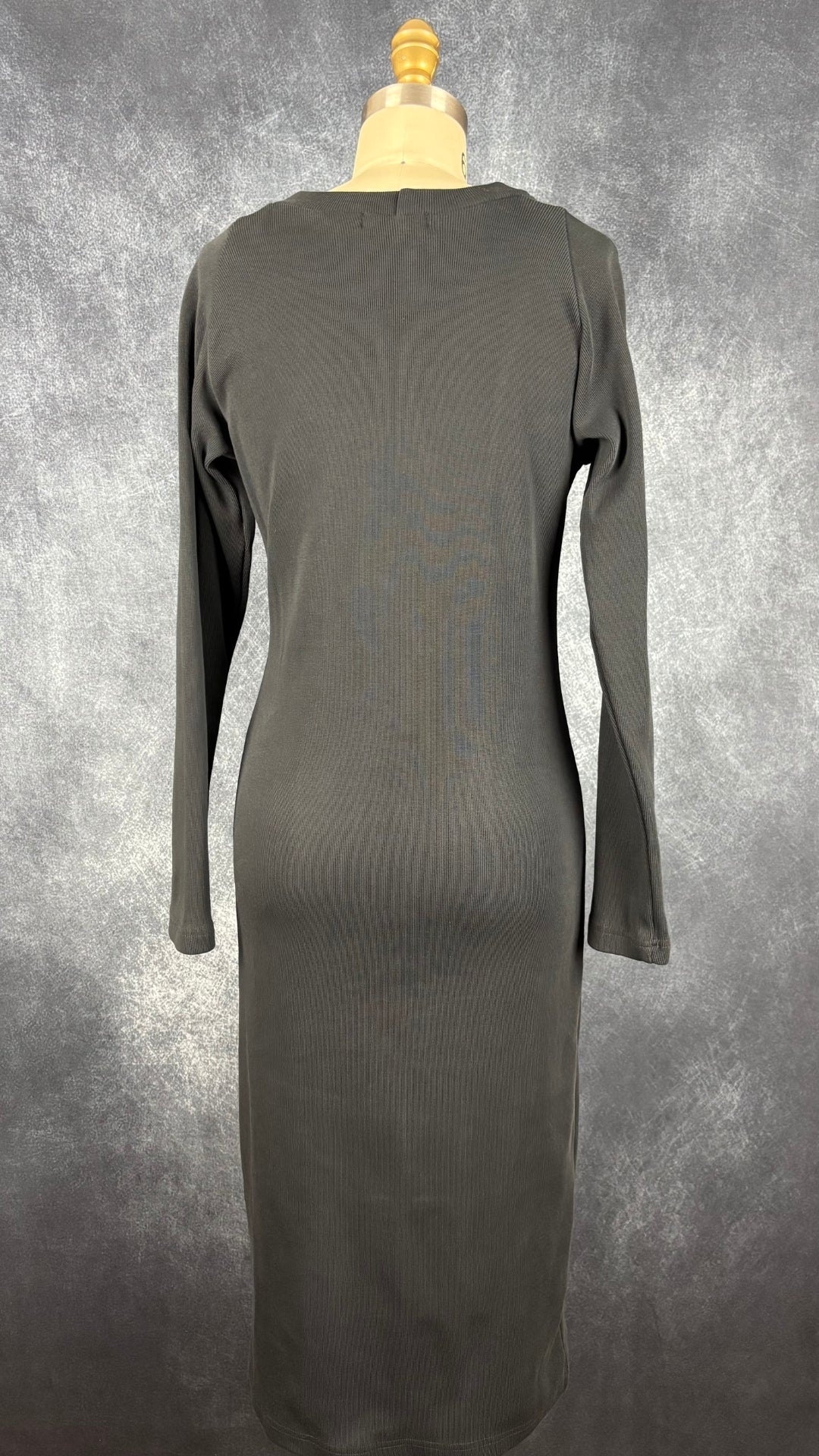 Robe midi finement côtelée bleu-noir Pillar, taille 4 (xs/s). Vue de dos.