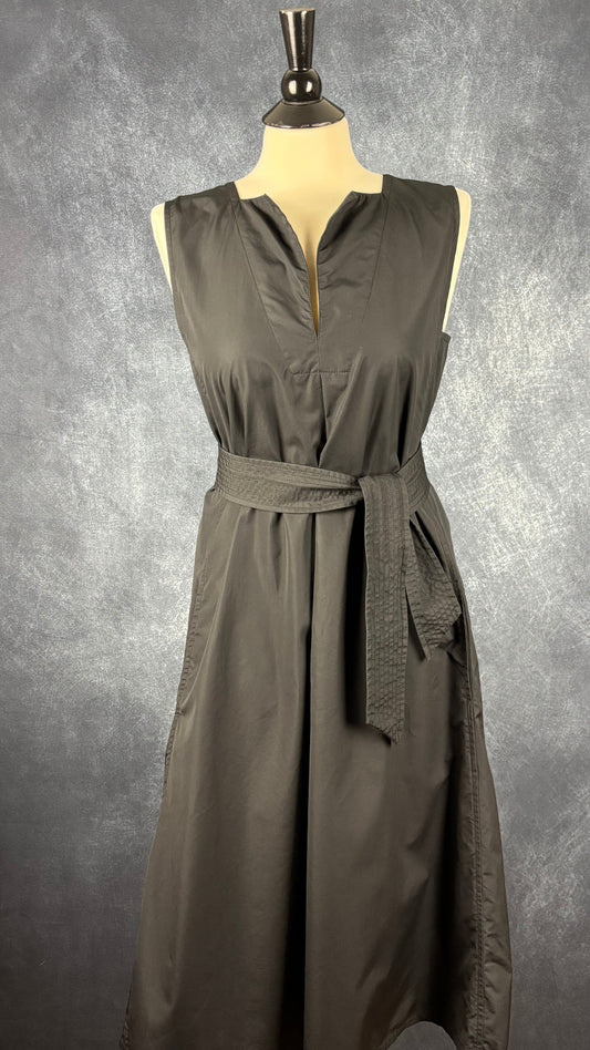 Robe noire en popeline de coton Judith & Charles, taille 8. Vue de face.