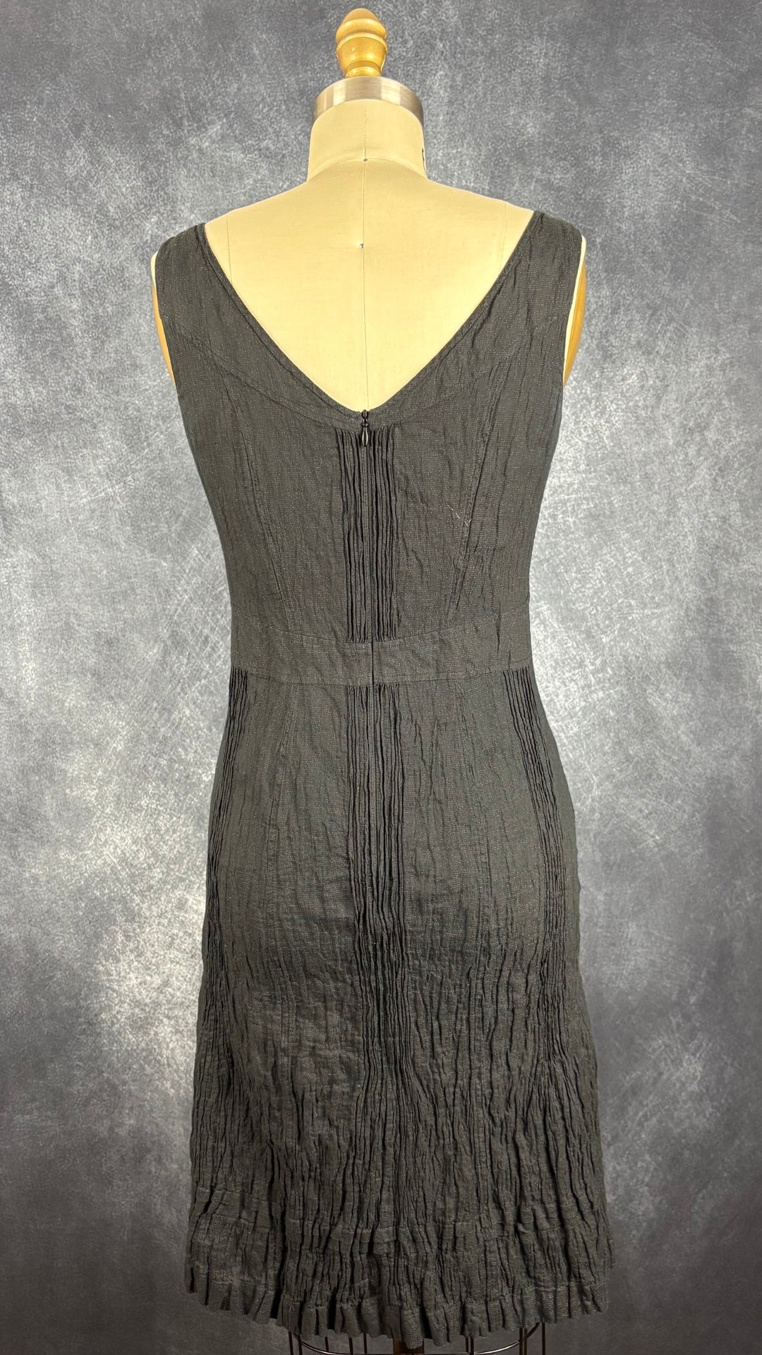 Robe noire effet froissé scintillante Luisa Cerano, taille 6. Vue de dos.