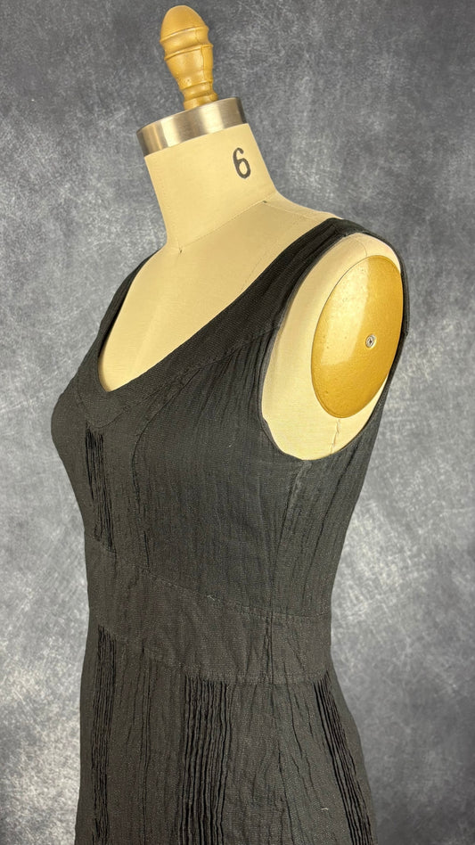 Robe noire effet froissé scintillante Luisa Cerano, taille 6. Vue de l'encolure.