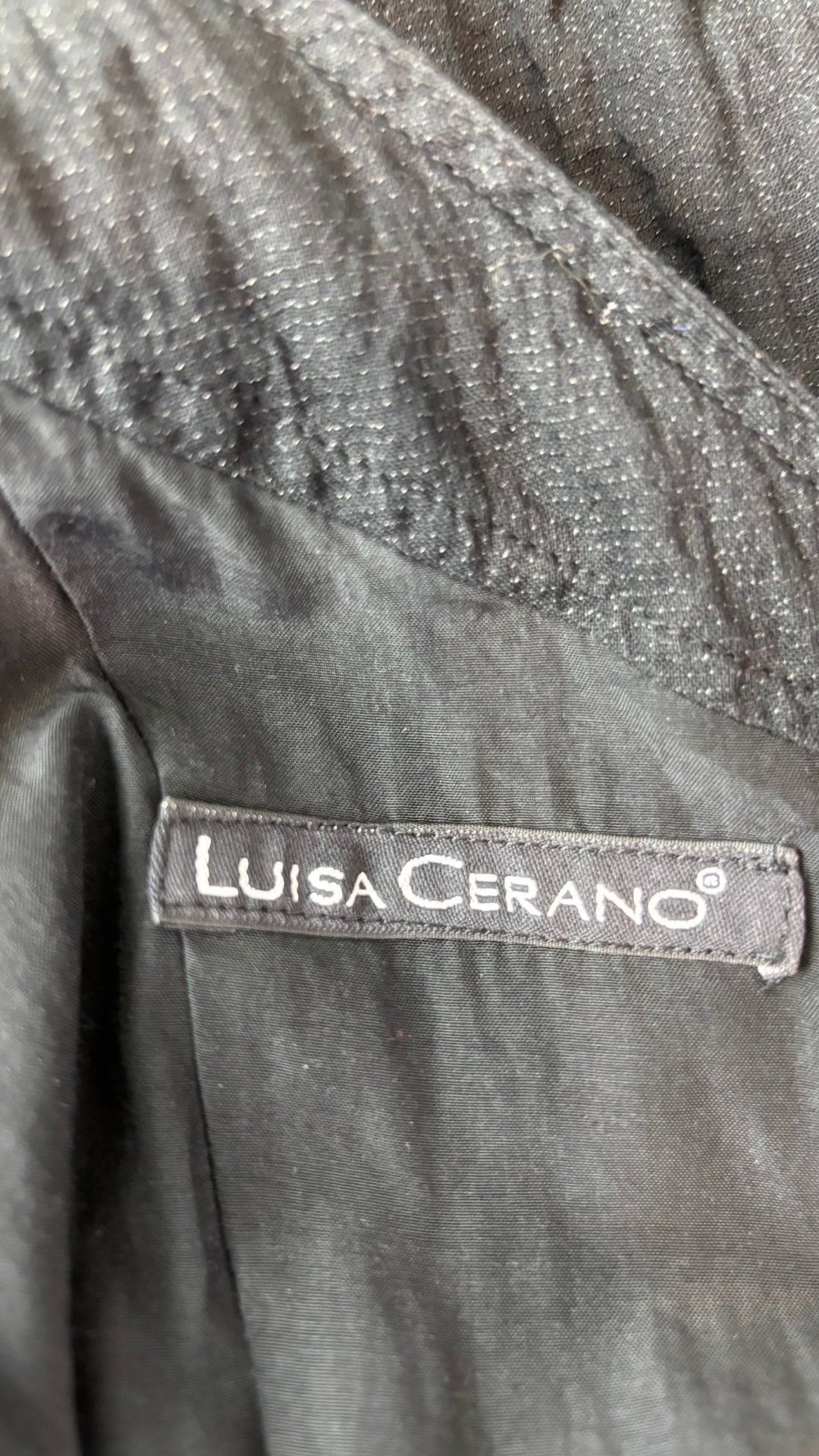 Robe noire effet froissé scintillante Luisa Cerano, taille 6. Vue de l'étiquette.