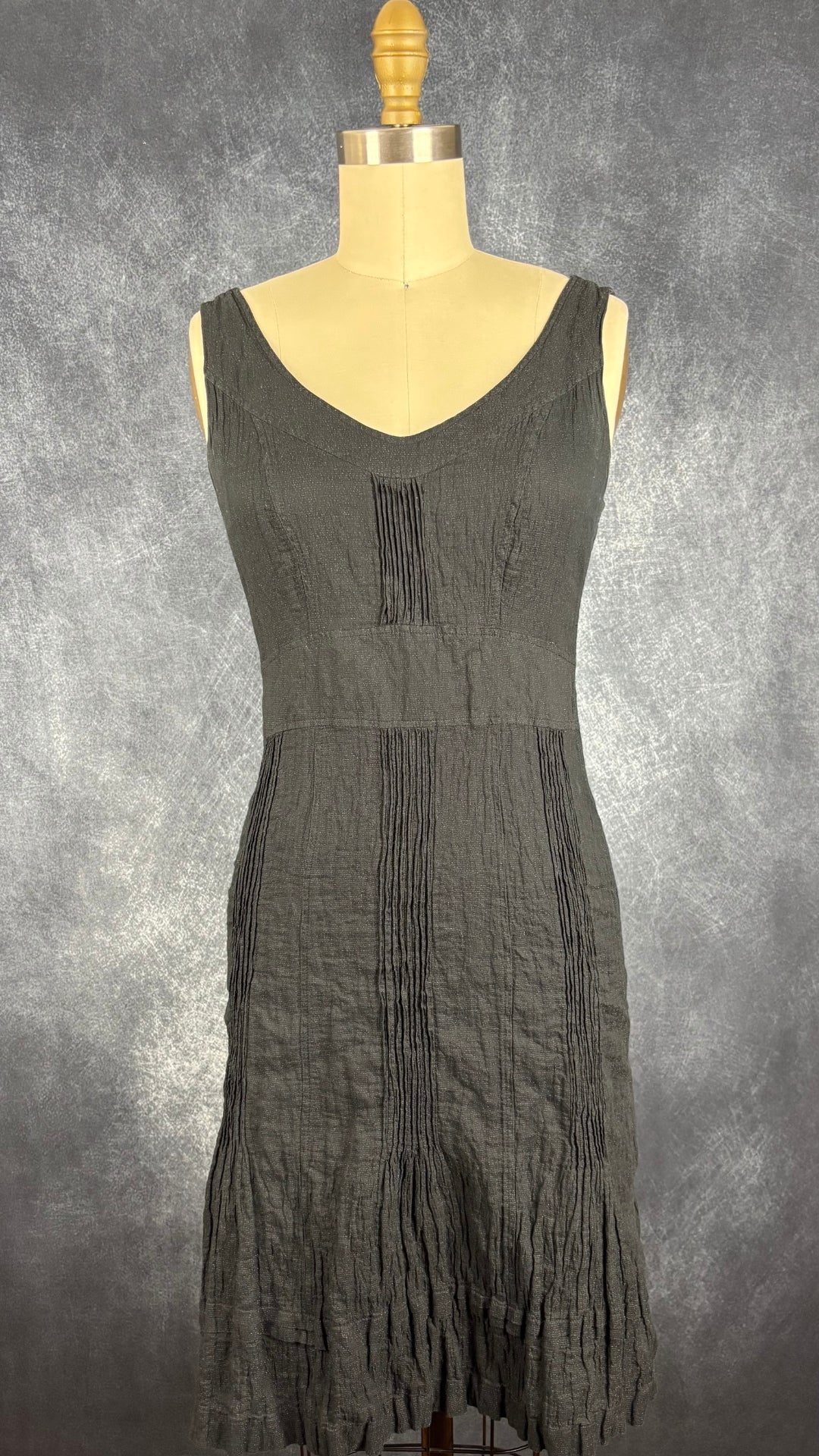 Robe noire effet froissé scintillante Luisa Cerano, taille 6. Vue de face.