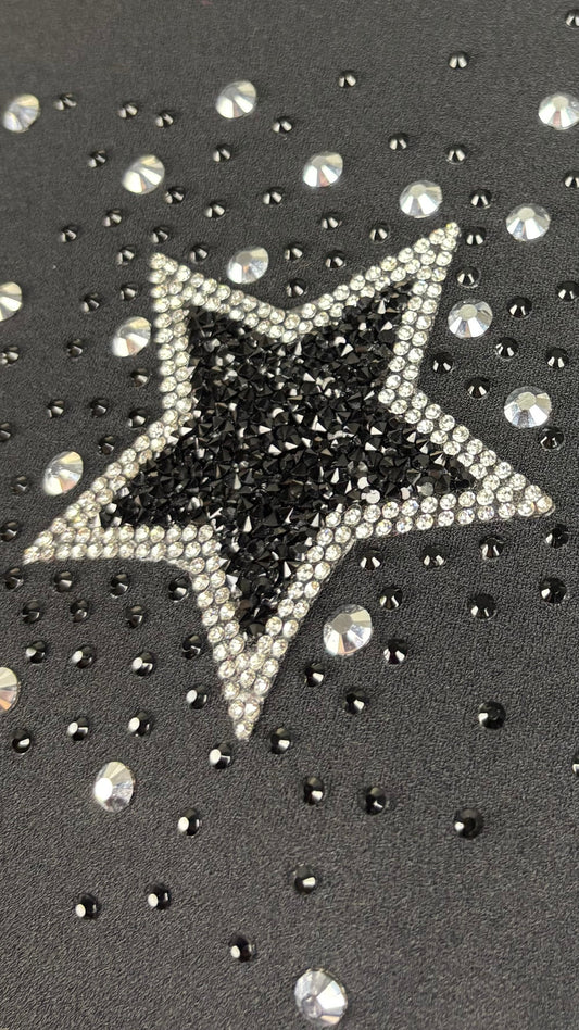 Robe noire étoiles scintillantes Imperial, taille small. Vue de près des étoiles.