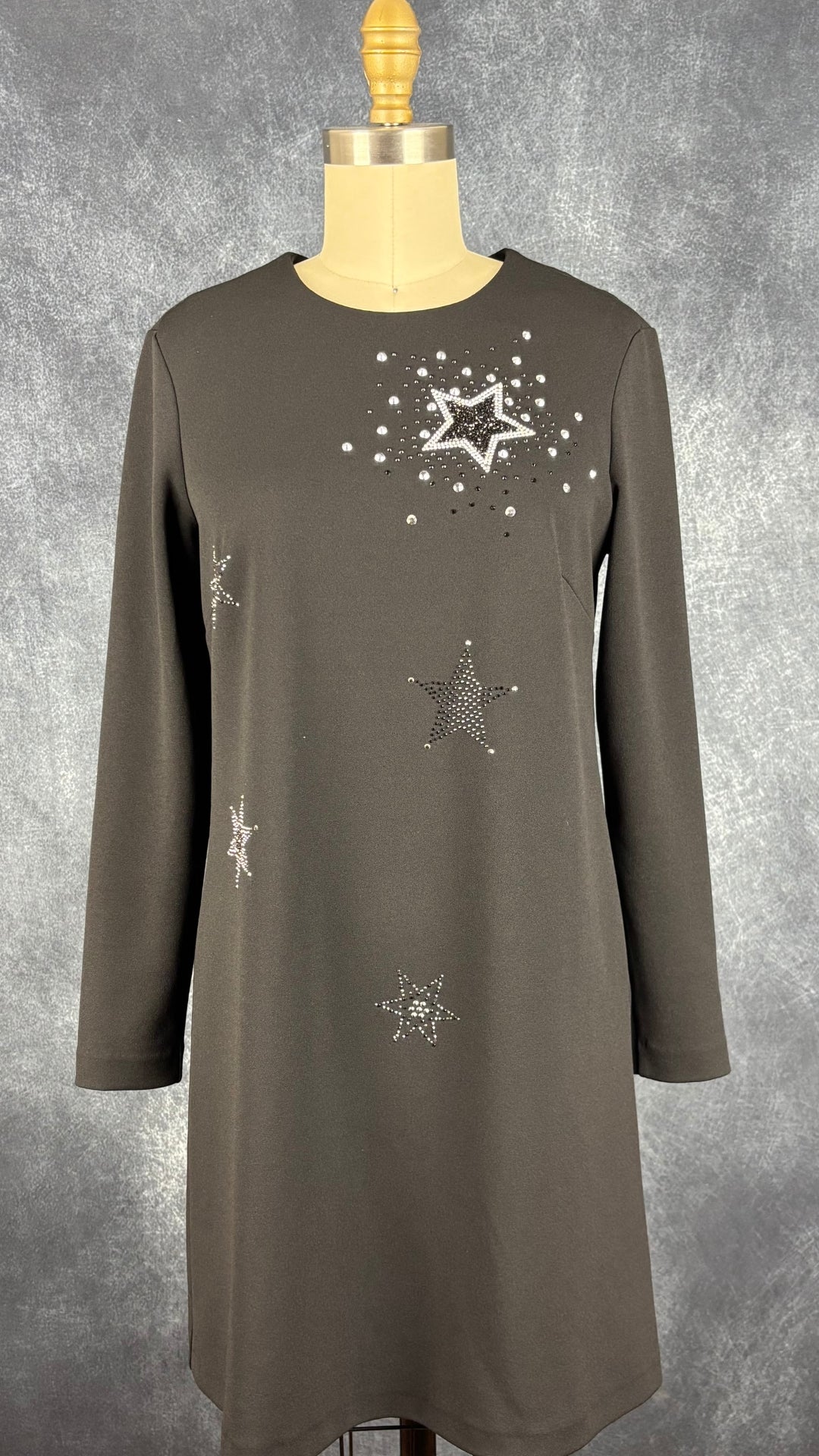 Robe noire étoiles scintillantes Imperial, taille small. Vue de face.