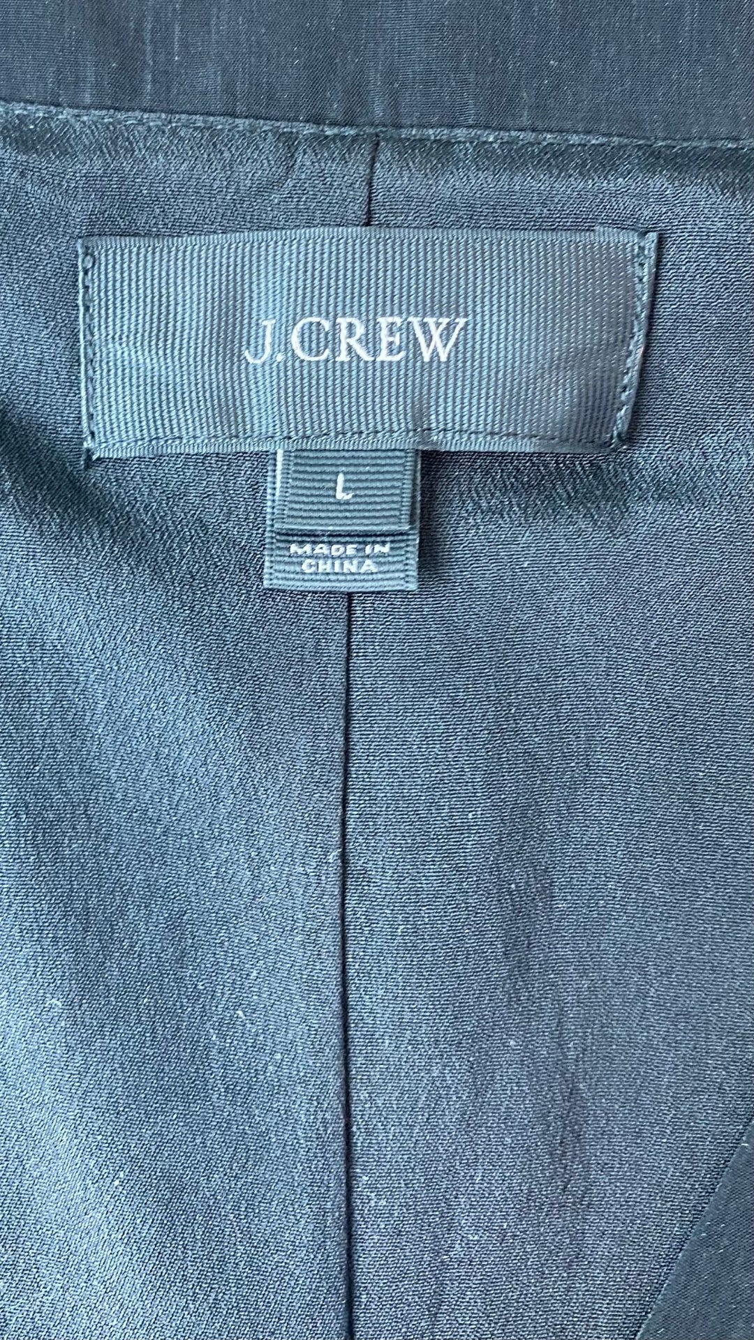 Robe noire jupe fluide ample J.Crew, taille large. Vue de l'étiquette de taille et marque.