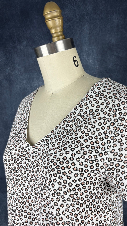 Robe paysanne en jersey de coton à petits motifs de fleurs Part Two, taille xs. Vue de l'encolure.