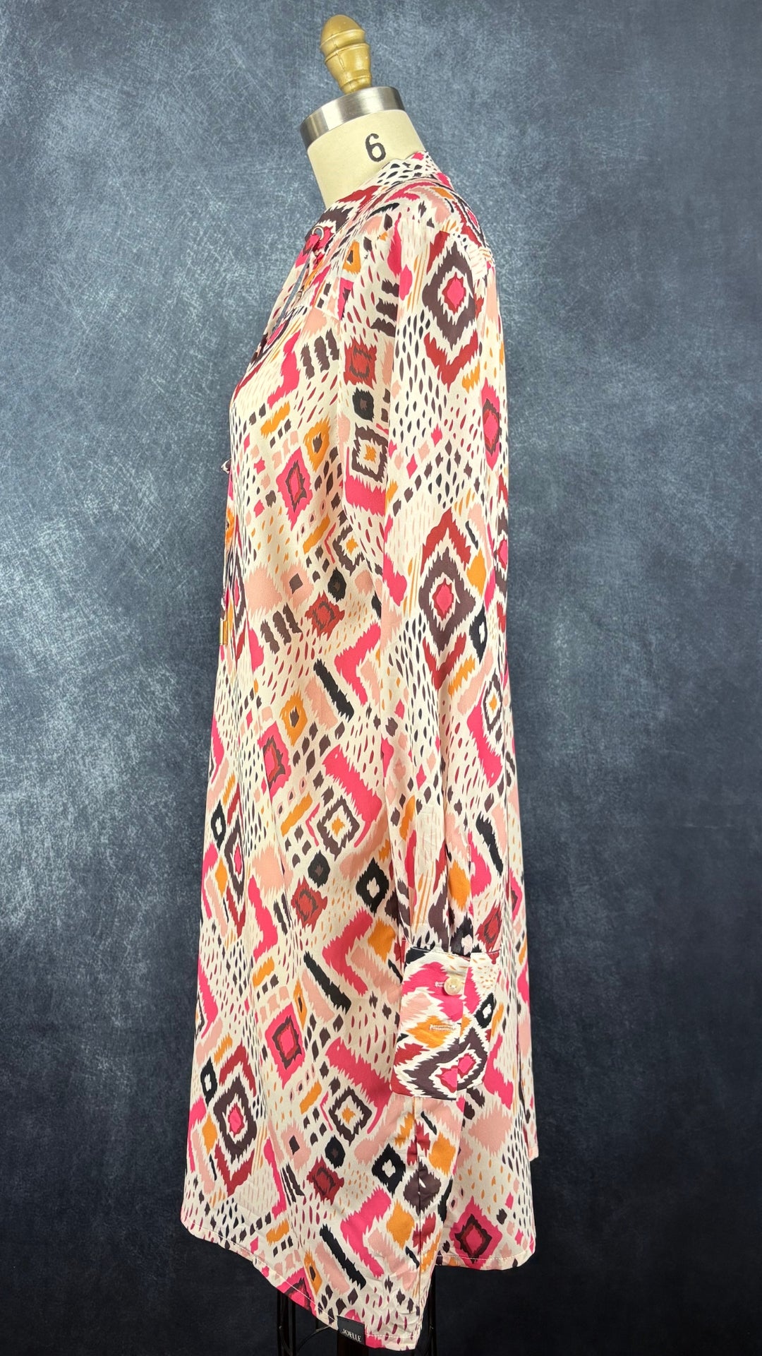 Robe de plage à jolis motifs colorés Joelle, taille small. Vue de côté.