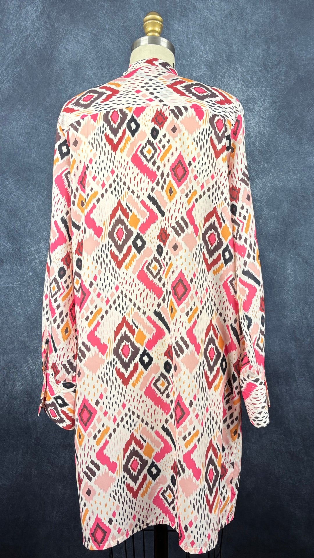 Robe de plage à jolis motifs colorés Joelle, taille small. Vue de dos.