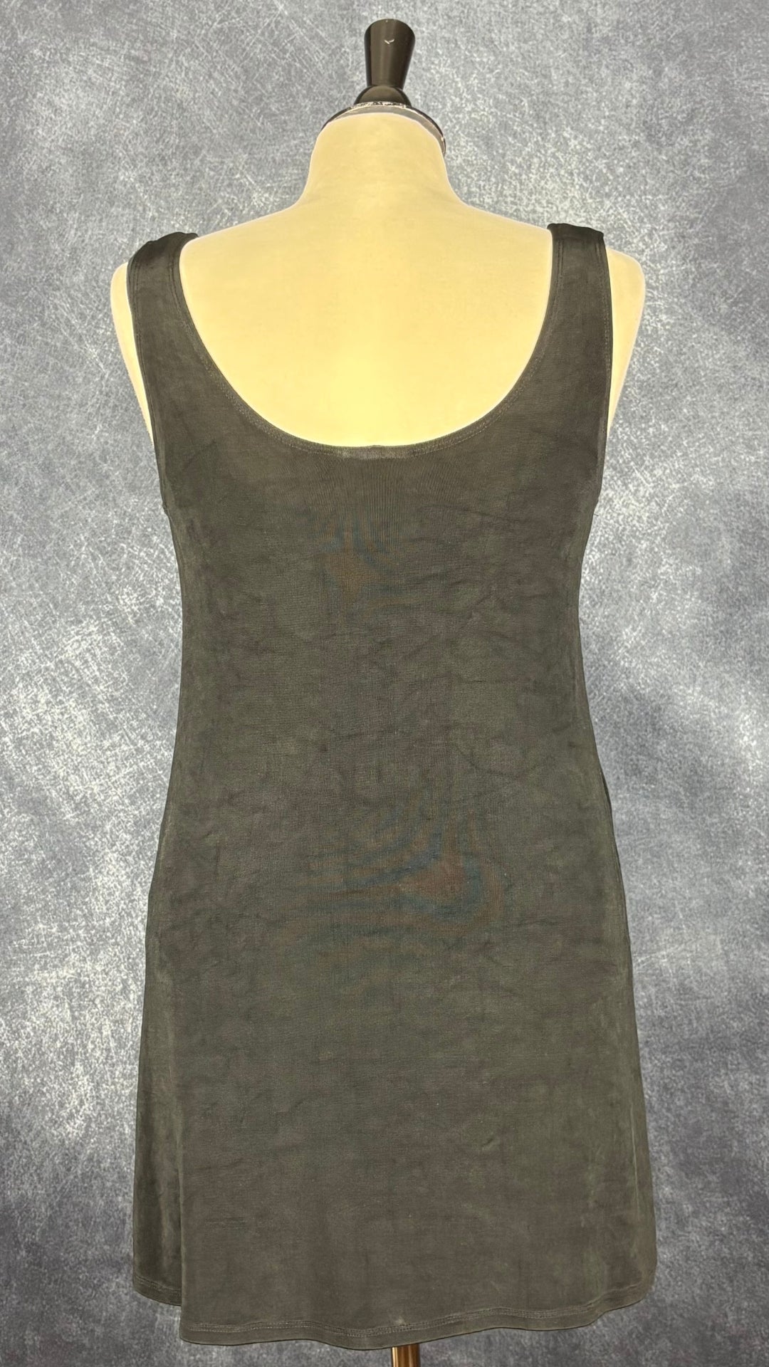 Robe de plage noire courte Lili Les Bains, taille 10 (medium). Vue de dos.