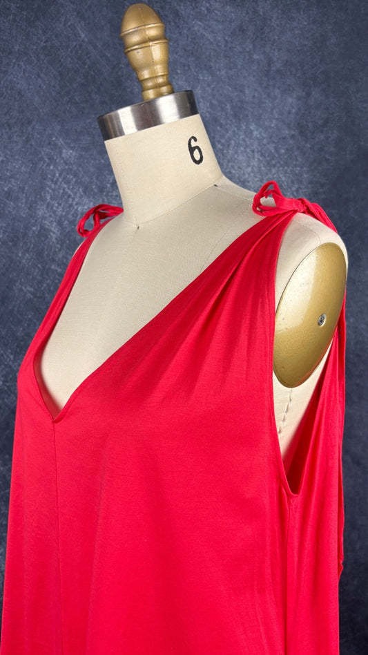 Robe de plage en coton avec poches rouge corail Shan, taille 1 (entre small et large). Vue de l'encolure.