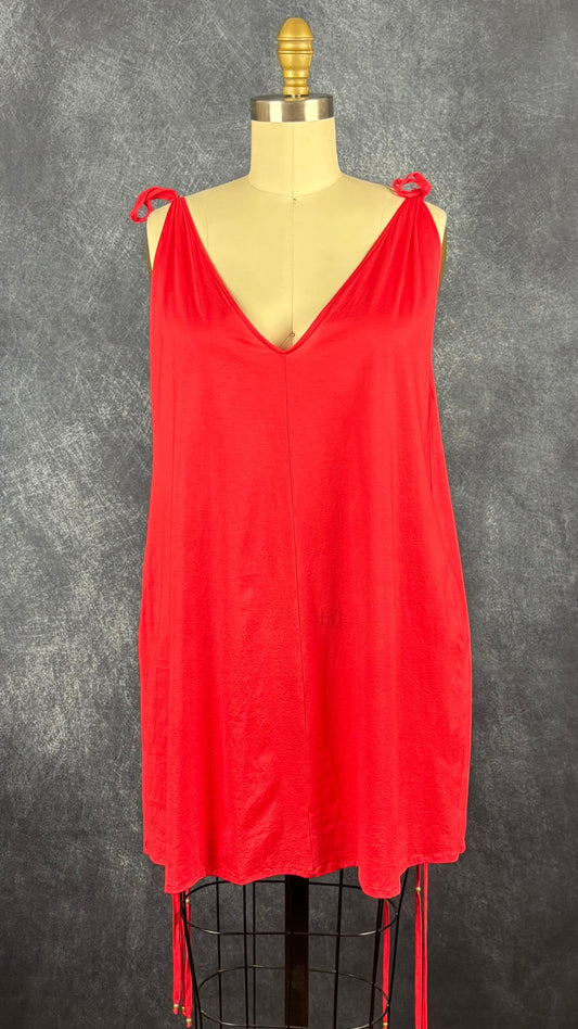 Robe de plage en coton avec poches rouge corail Shan, taille 1 (entre small et large). Vue de face.