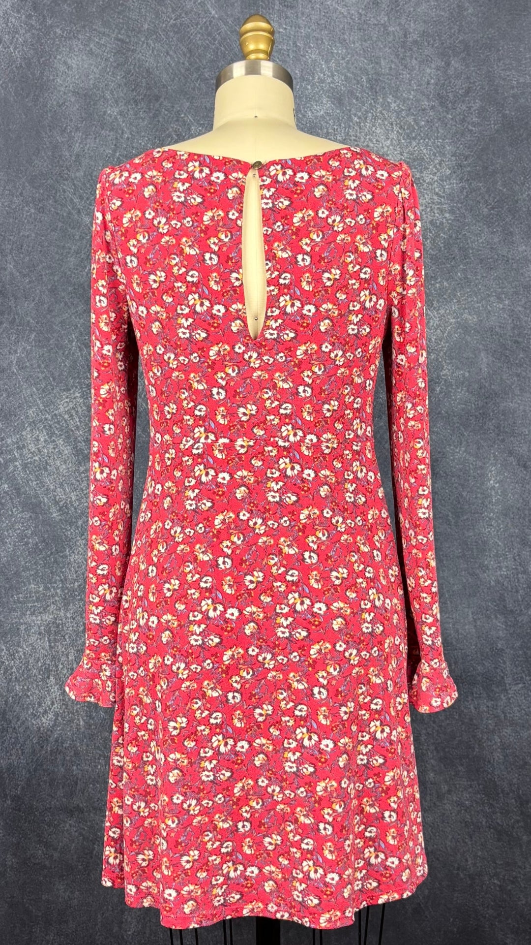 Robe rose melon à motif floral extensible, Free People, taille medium (qui fait aussi small). Vue de dos.