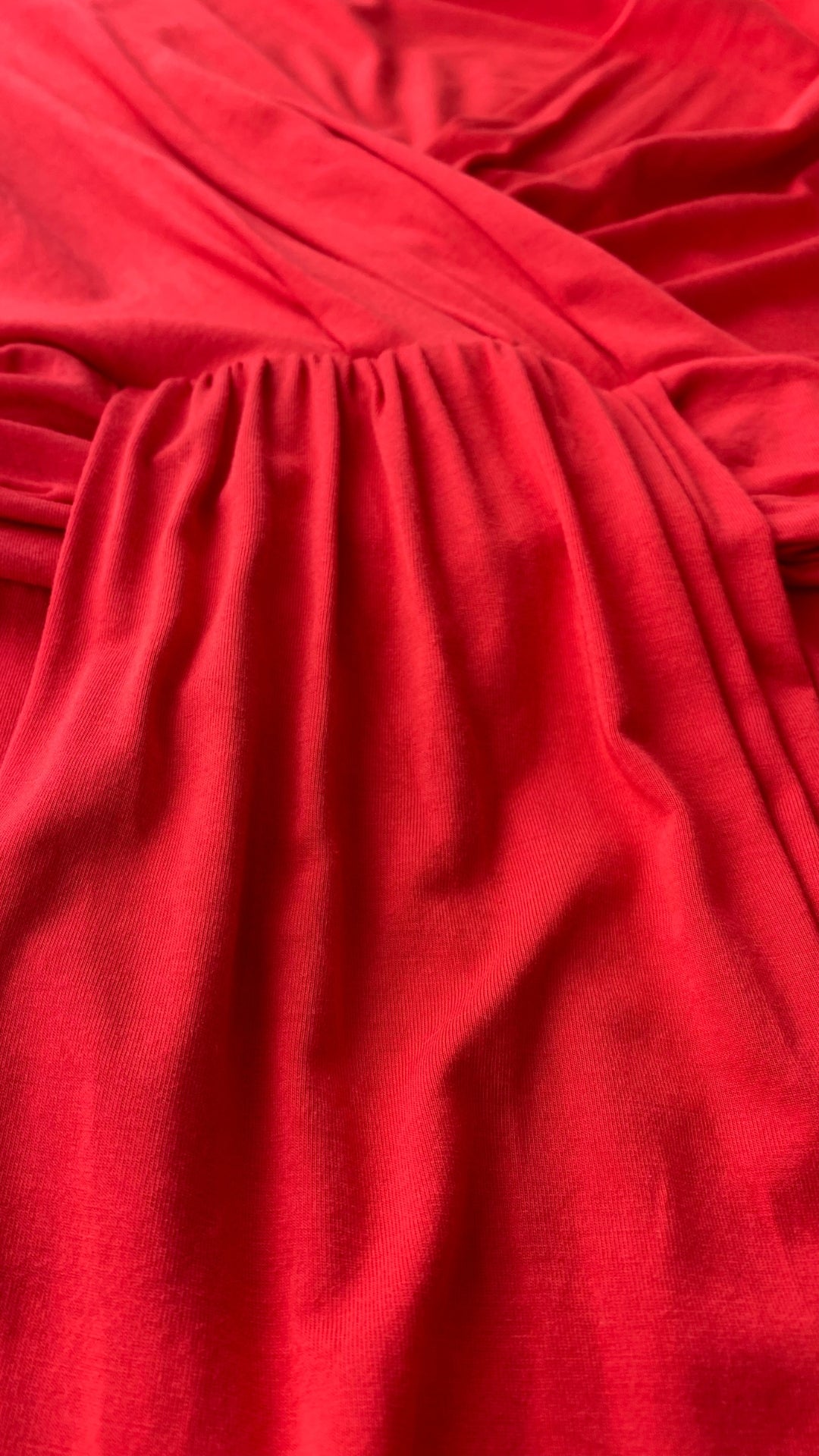 Robe rouge cache discount coeur