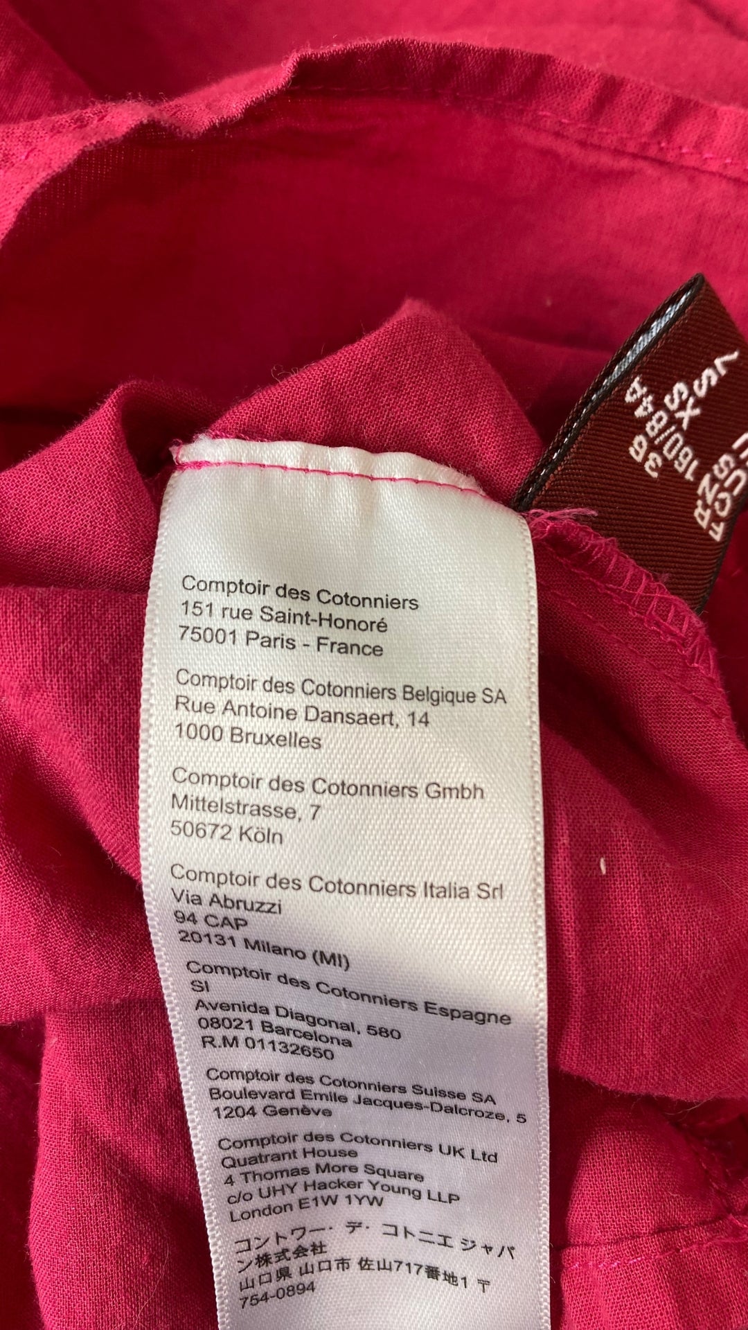 Robe fuchsia à bretelles ajustables en coton Comptoir des Cotonniers, taille xs. Vue de l'étiquette de marque.