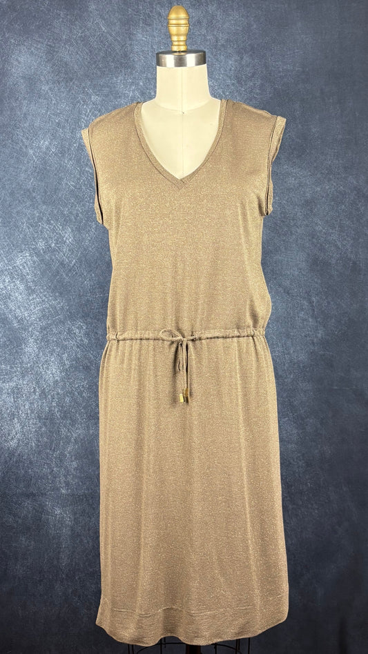 Robe sans manches taupe avec rayures dorées InWear, taille xs qui peut aussi convenir à small. Vue de face.