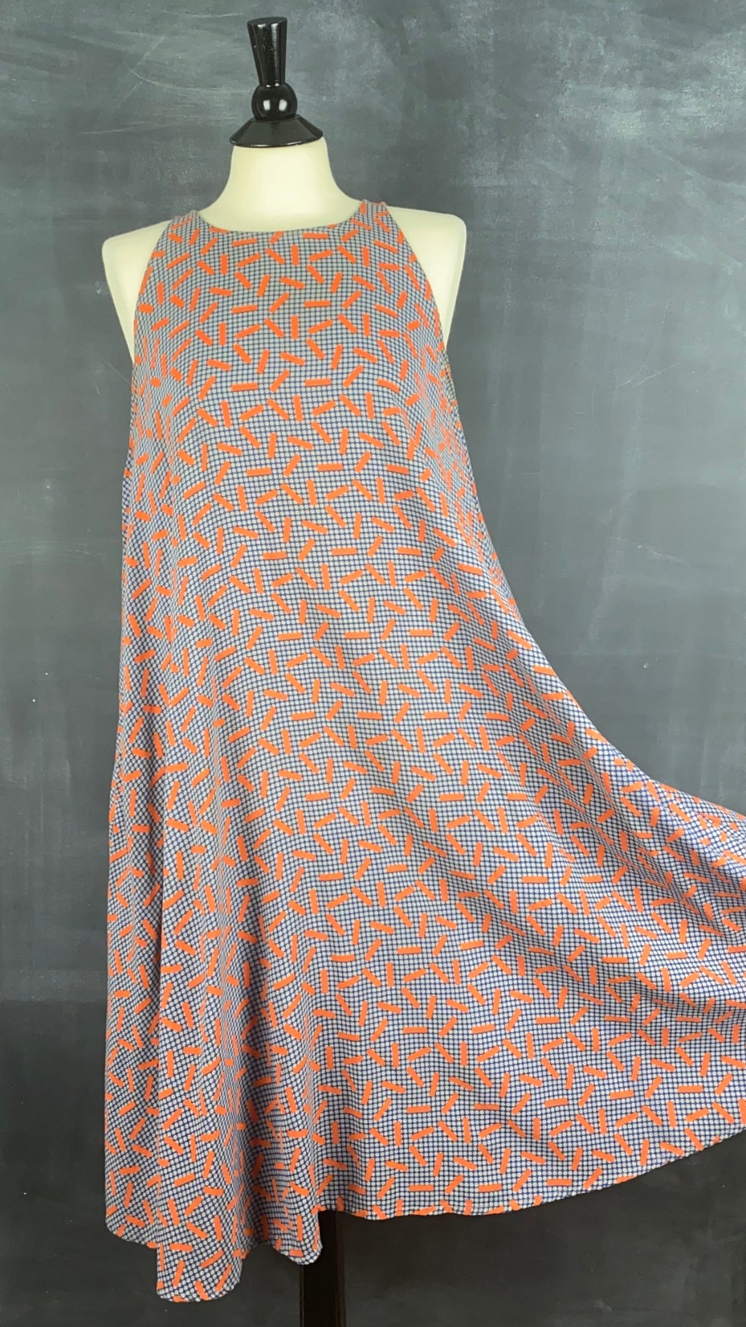 Robe trapèze à motifs Nathalie Du Pasquier pour American Apparel, taille one size. Vue de face, jupe relevée.
