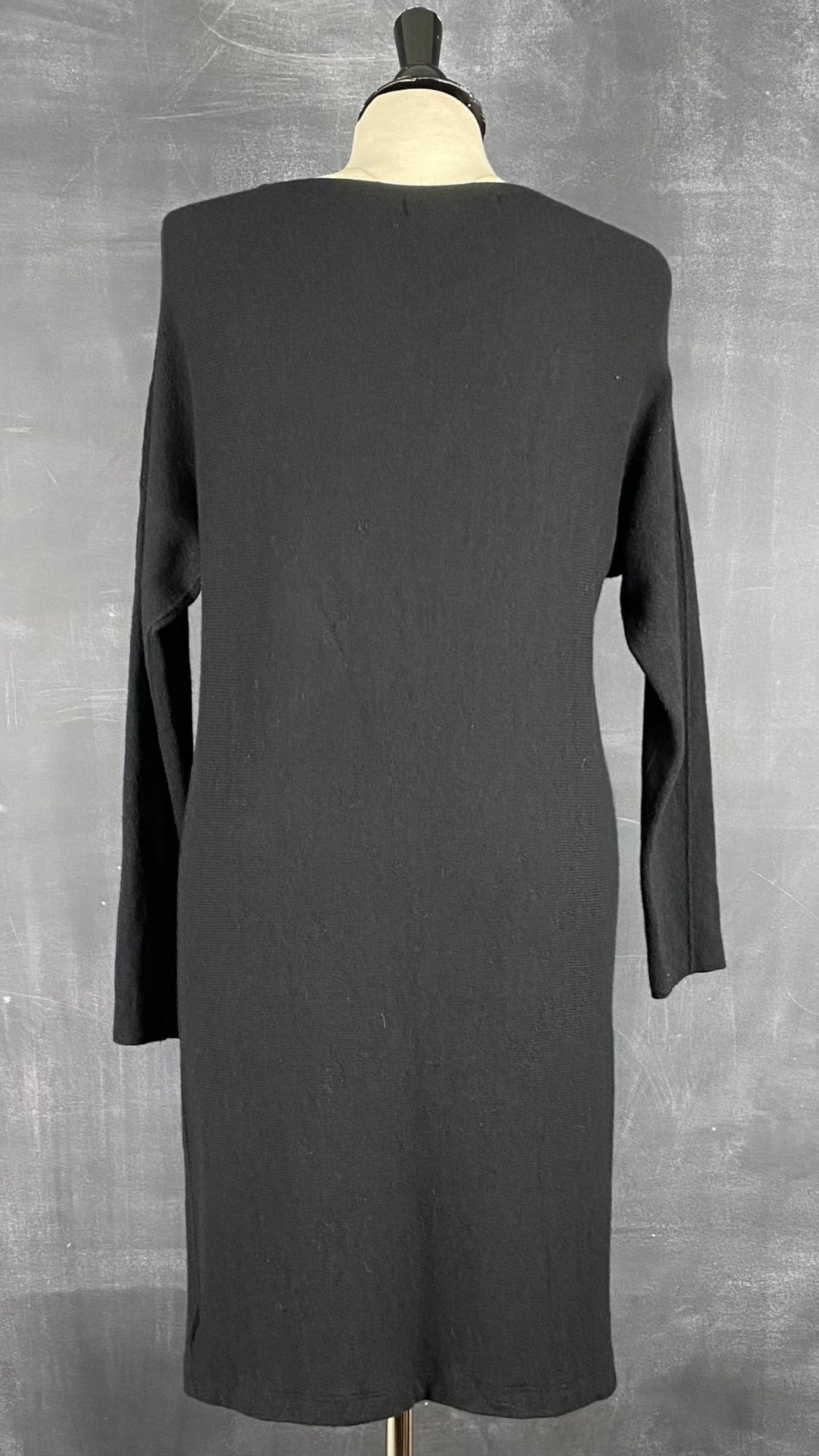 Robe tunique en tricot noir La fée Maraboutée, taille small (1). Vue de dos.