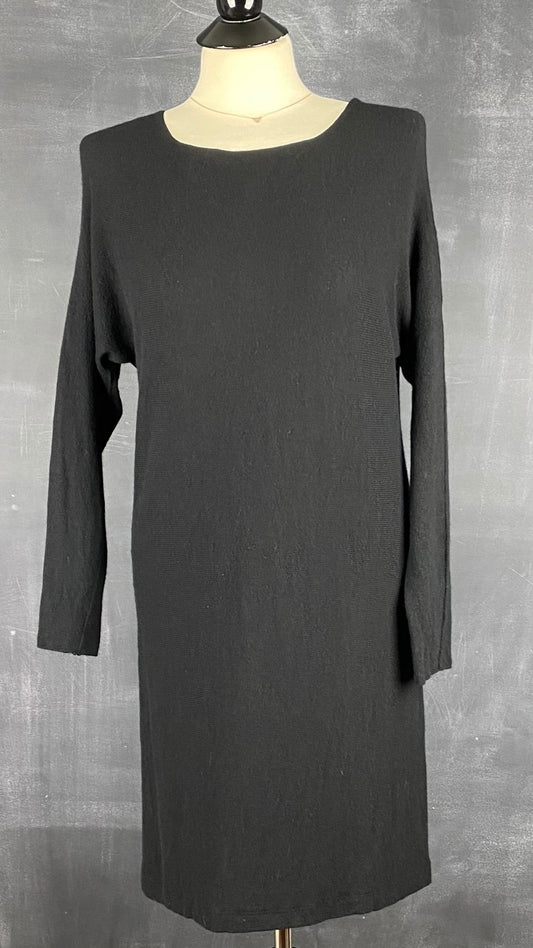 Robe tunique en tricot noir La fée Maraboutée, taille small (1). Vue de face.