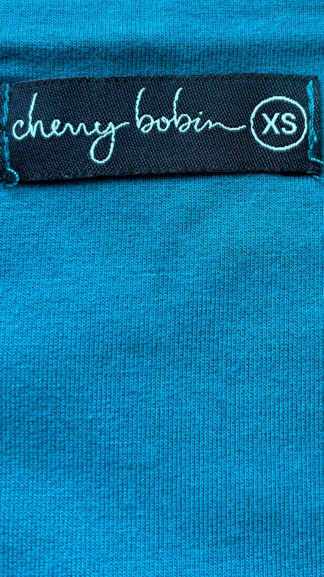 Robe turquoise foncé Cherry Bobin, taille xs. Vue de l'étiquette.