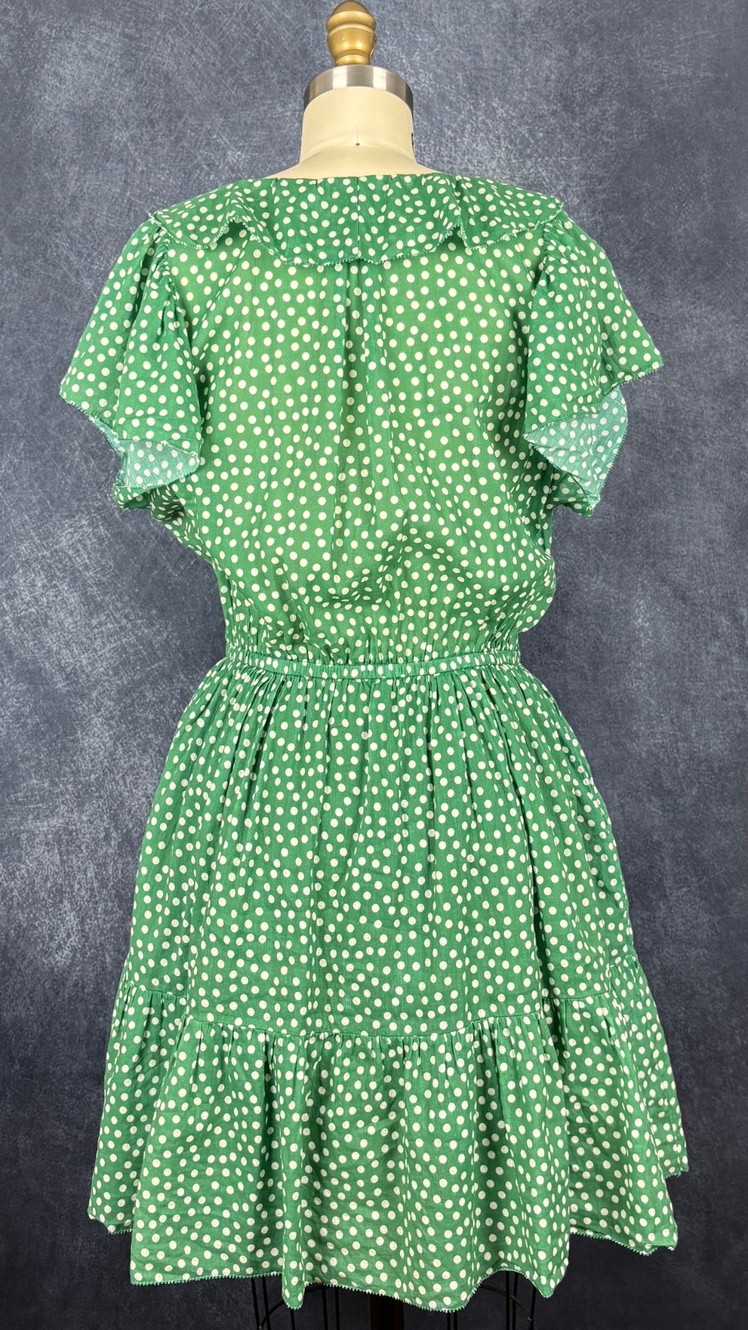 Robe verte à pois et volants Trovota Birds of Paradis, taille small. Vue de dos.