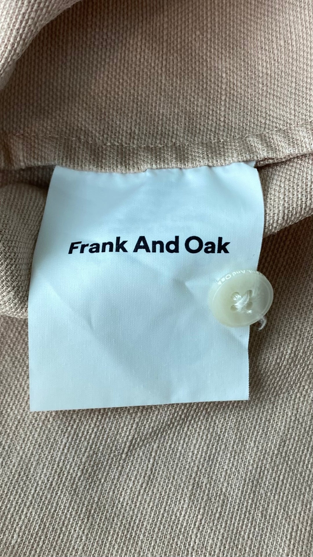 Robe seconde main en Tencel et lin vieux rose Frank And Oak, taille medium. Vue du bouton de rechange.