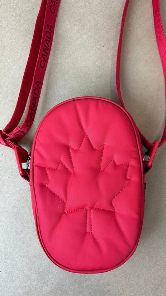 Sac Team Canada 22 Future Legacy cramoisie Lululemon. Vue de face.