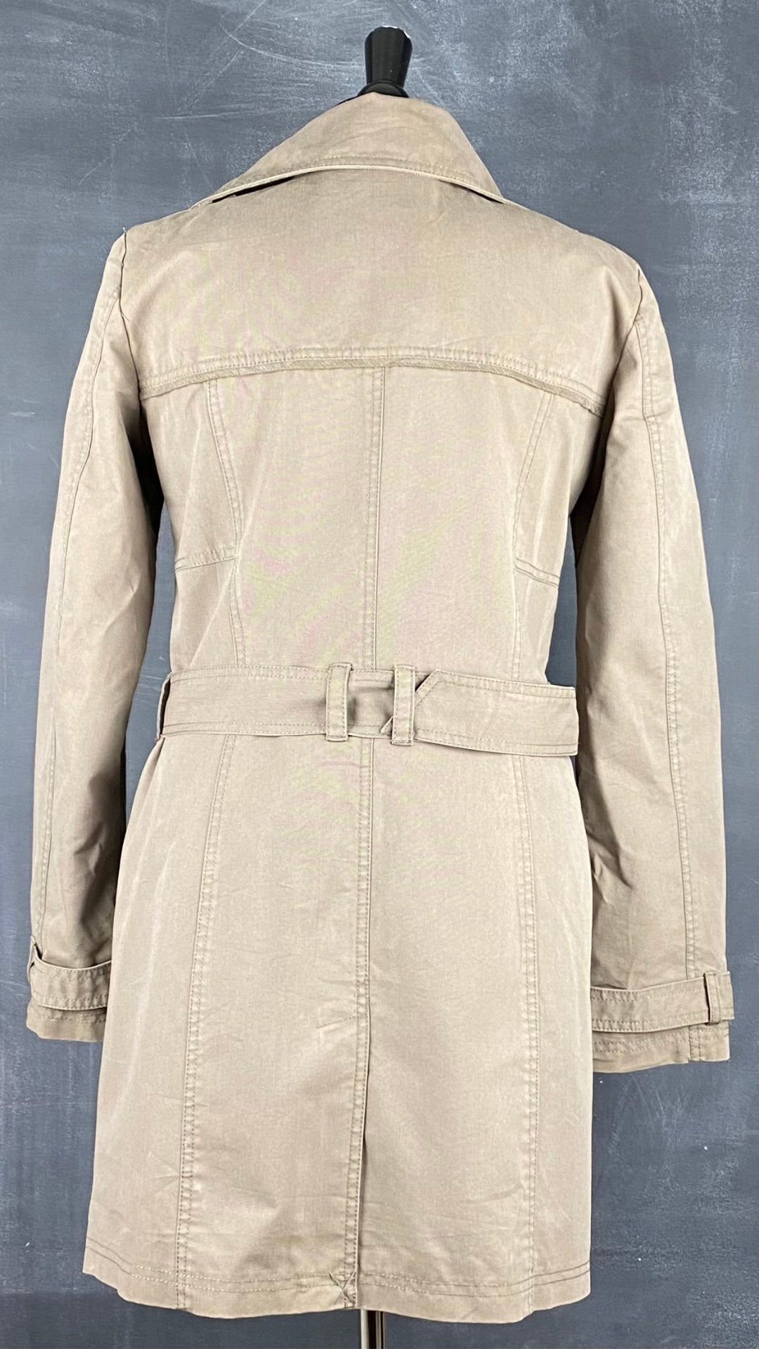 Trench neuf taupe Tom Tailor taille small. Vue de dos.